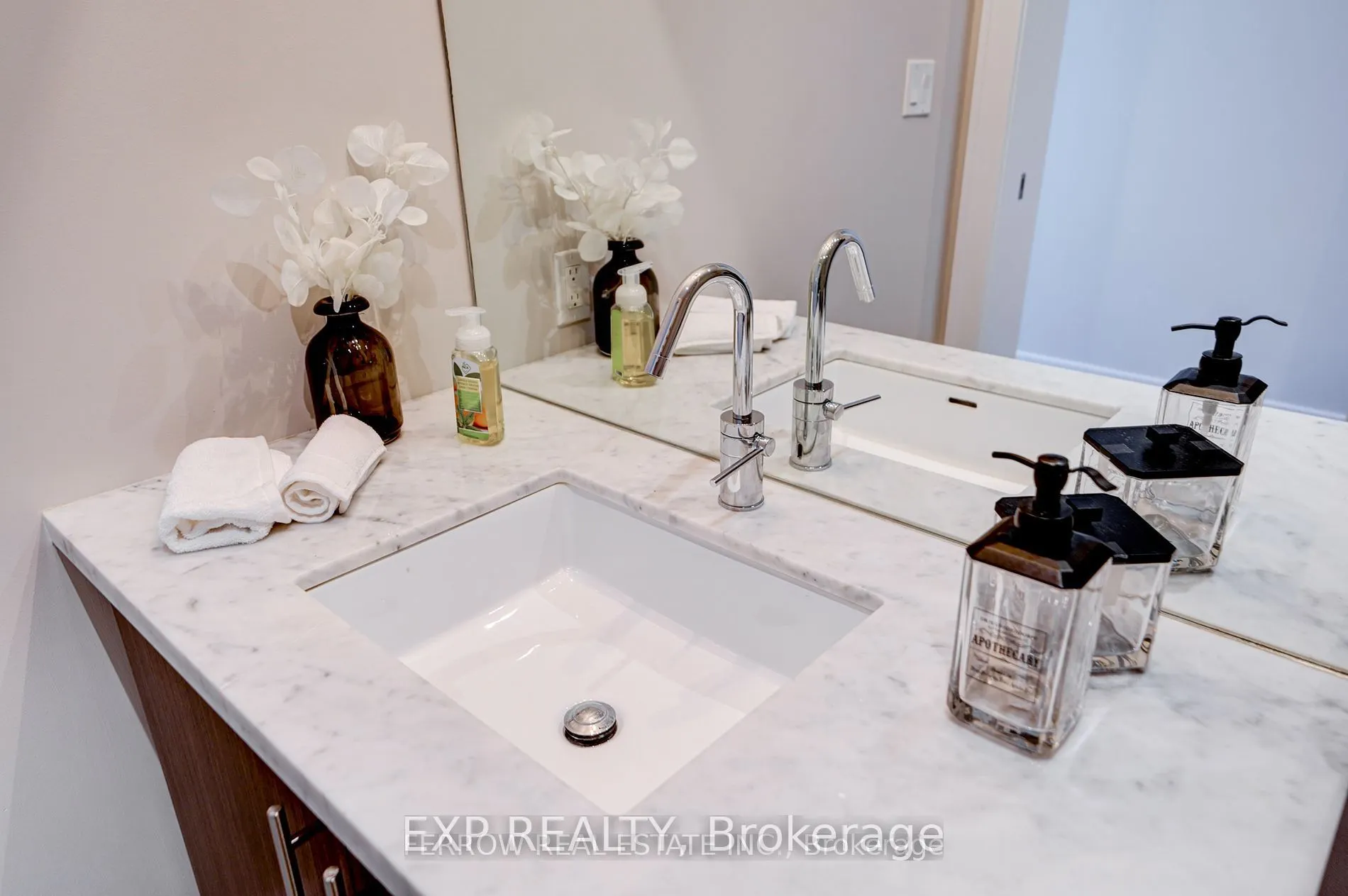 39 Queens Quay E, #101