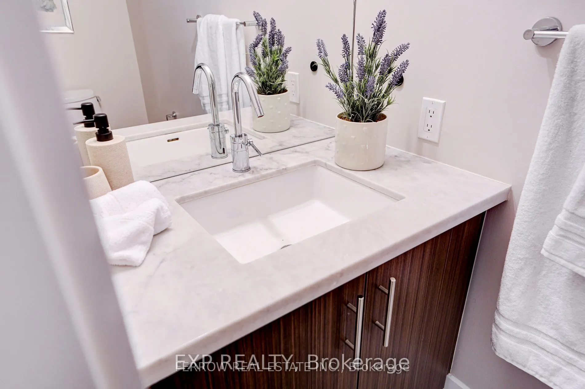 39 Queens Quay E, #101