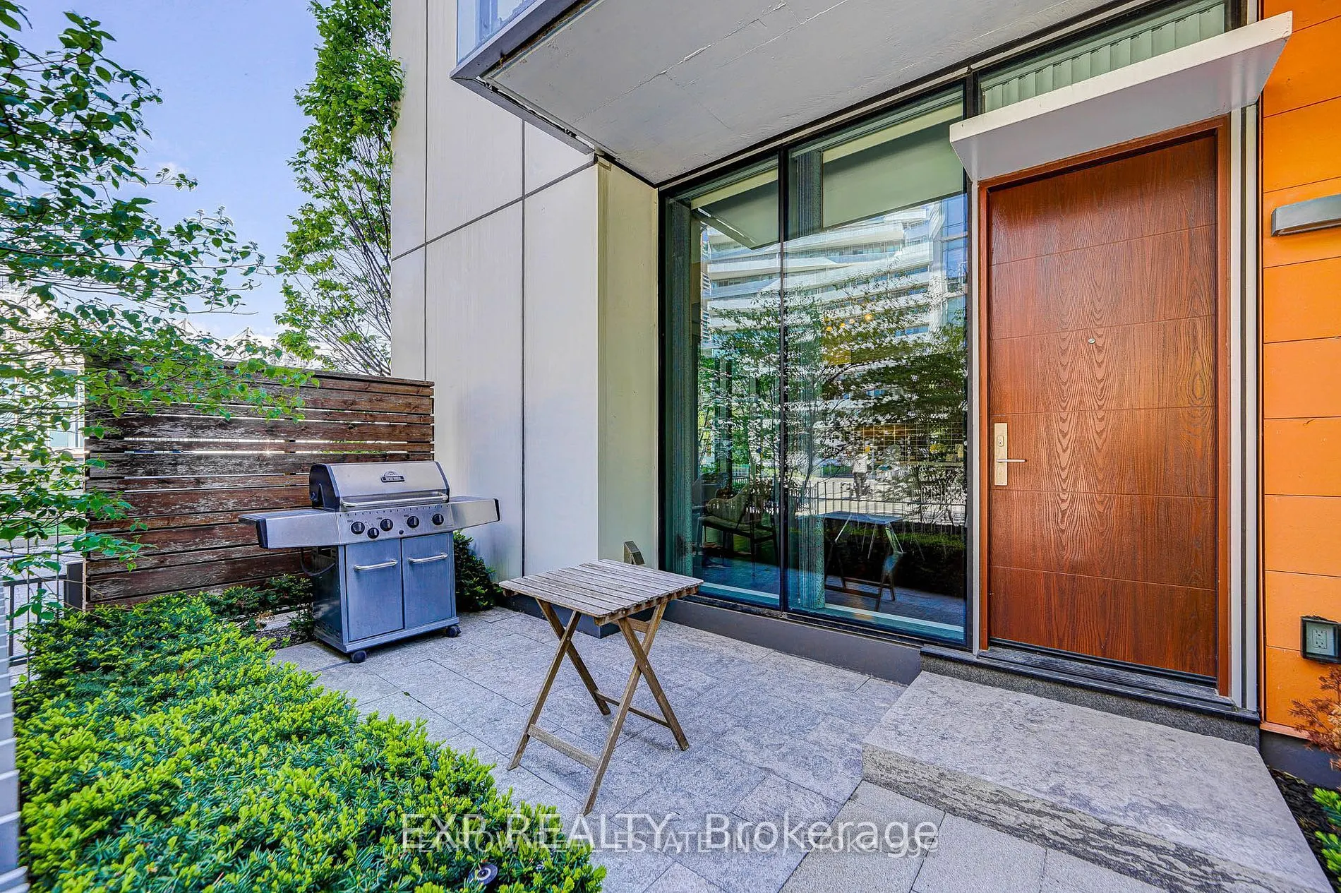 39 Queens Quay E, #101