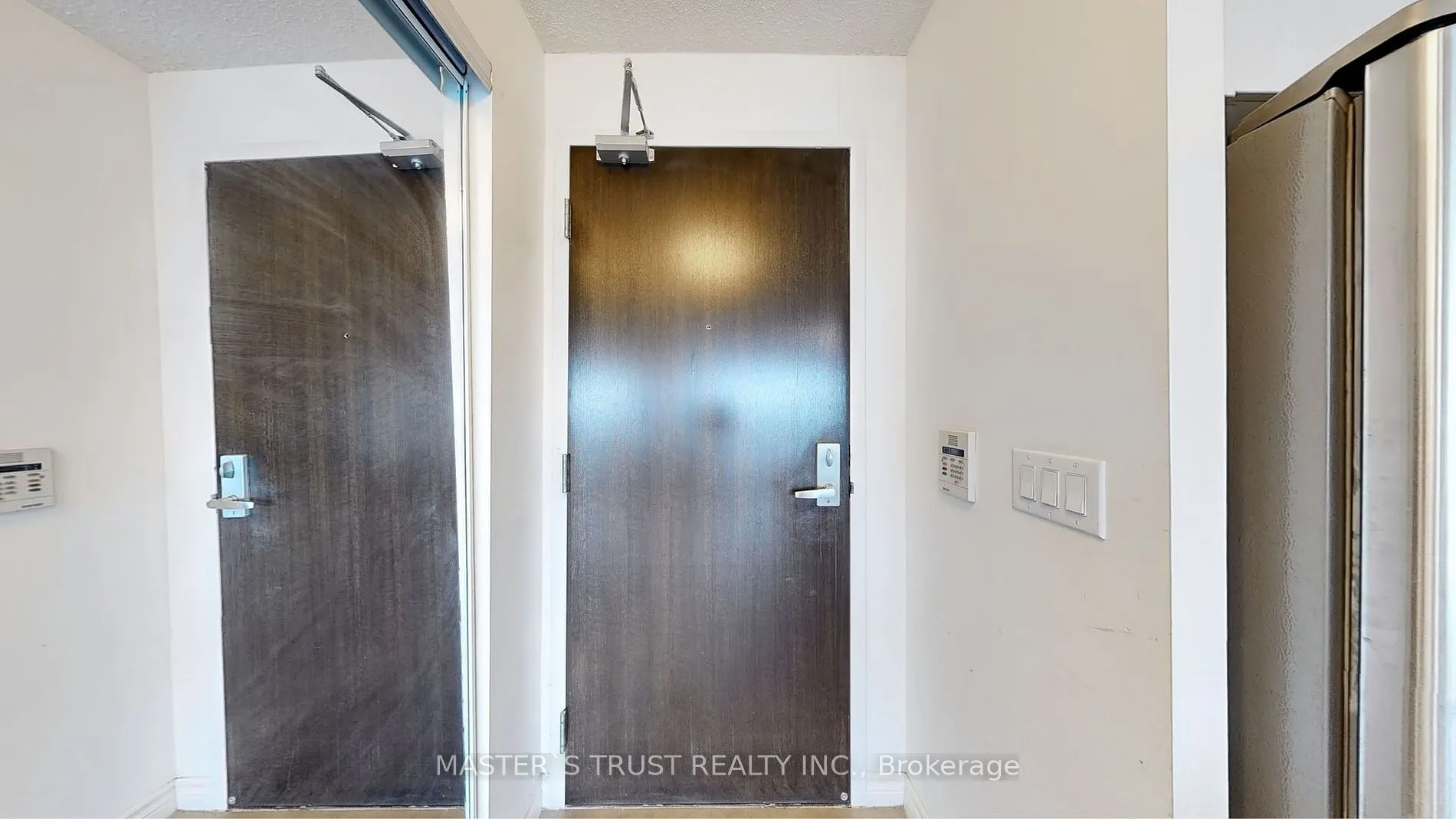 25 Lower Simcoe St, #809