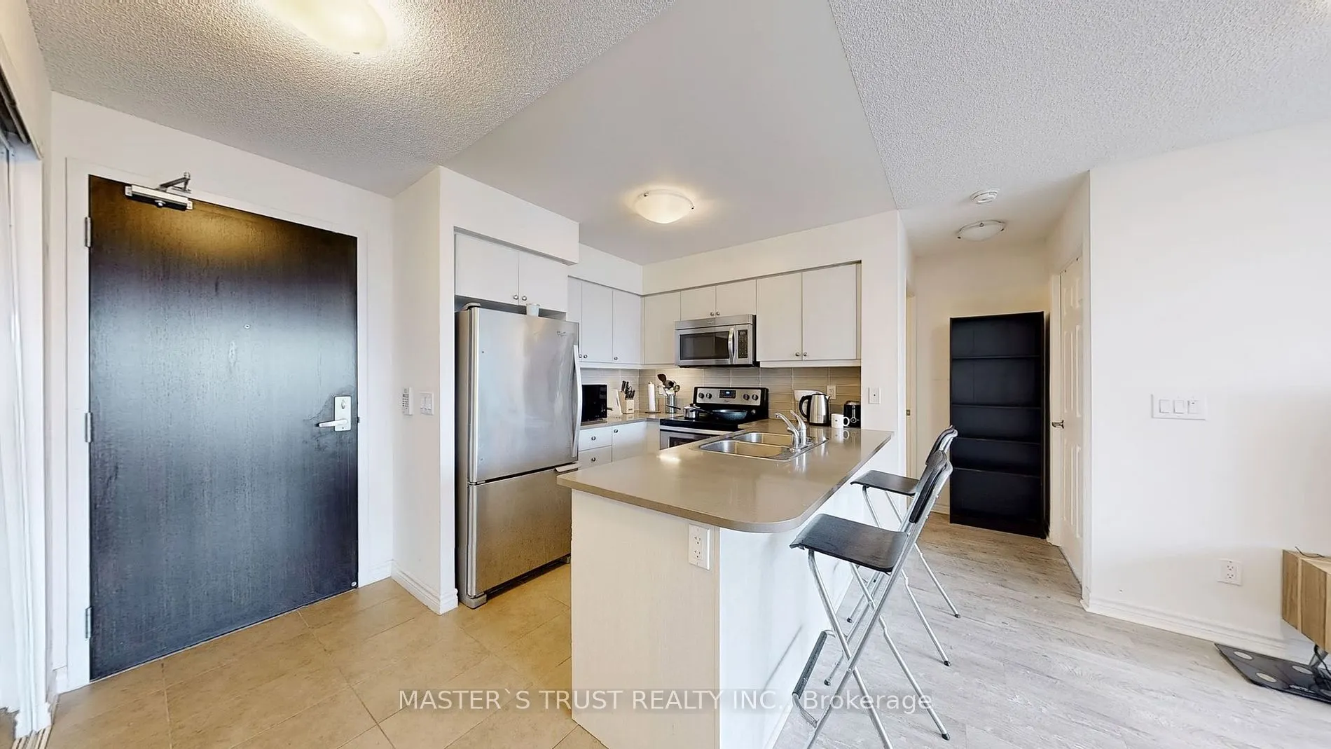 25 Lower Simcoe St, #809