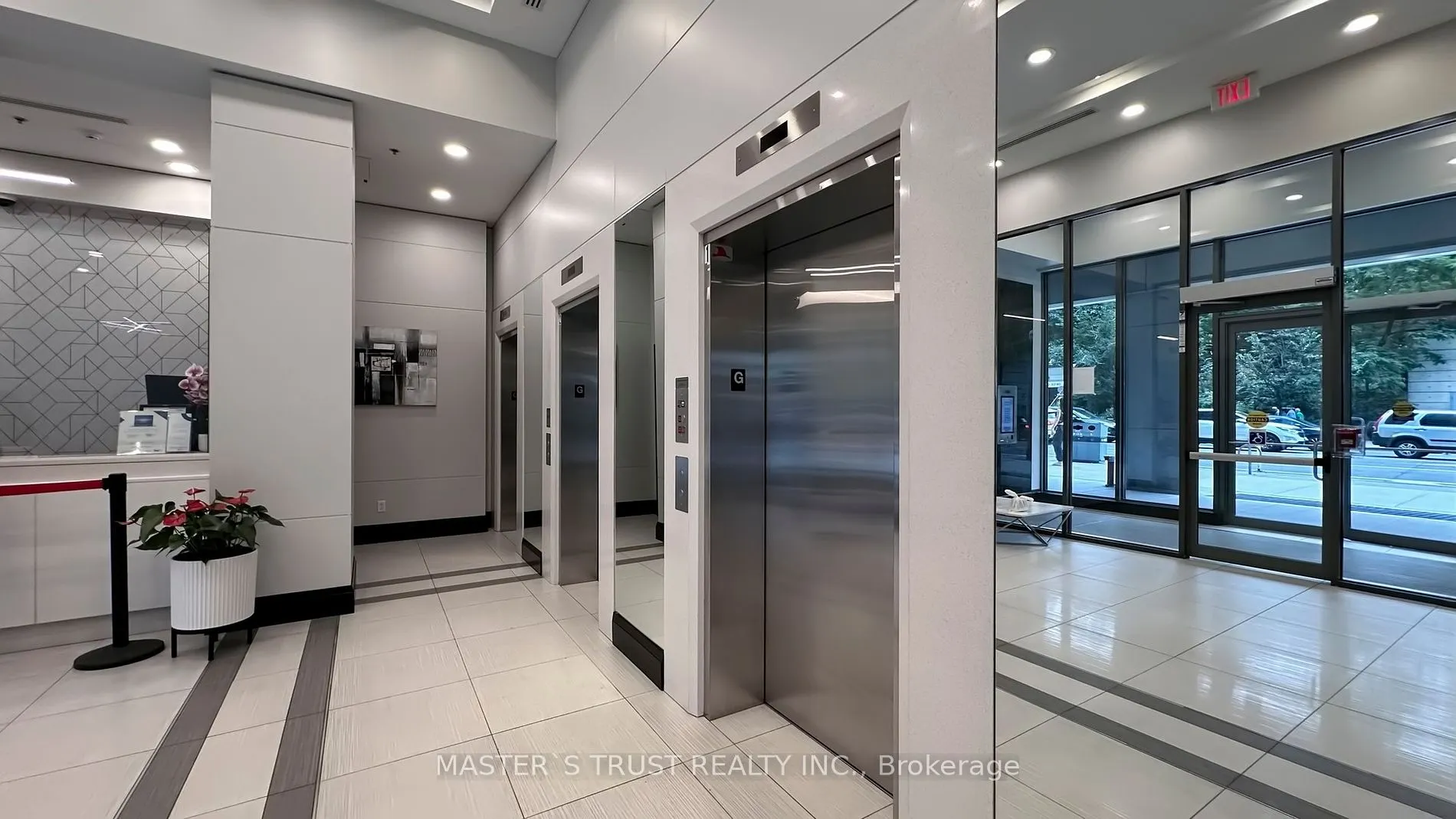 25 Lower Simcoe St, #809