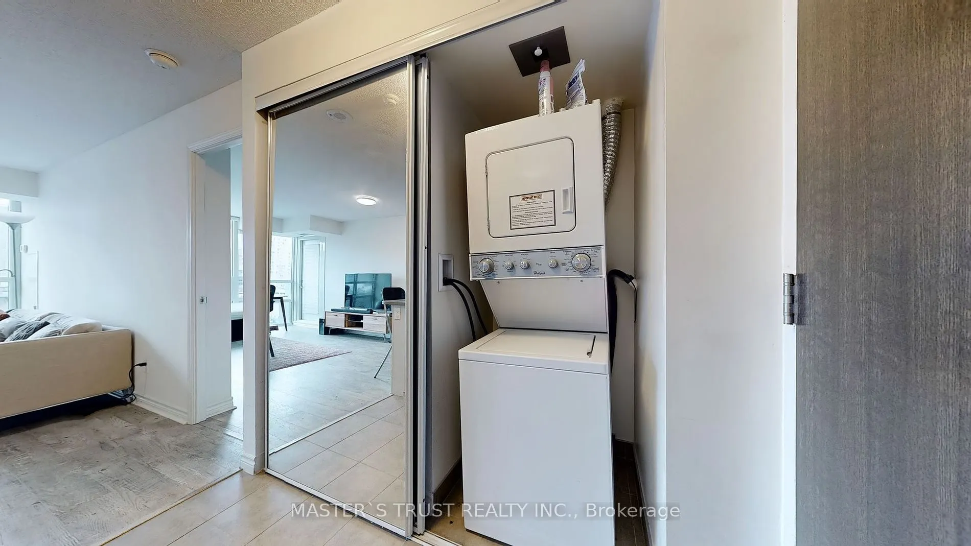 25 Lower Simcoe St, #809