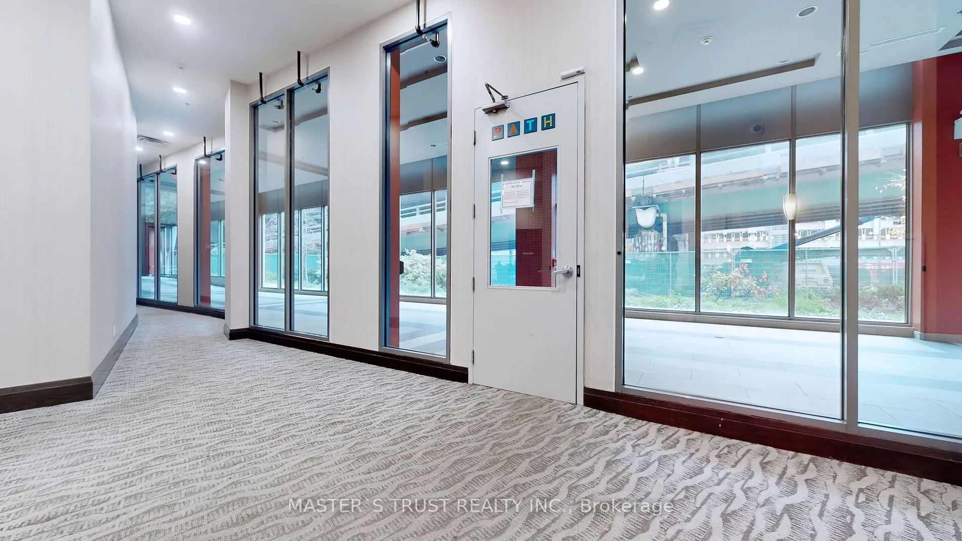 25 Lower Simcoe St, #809