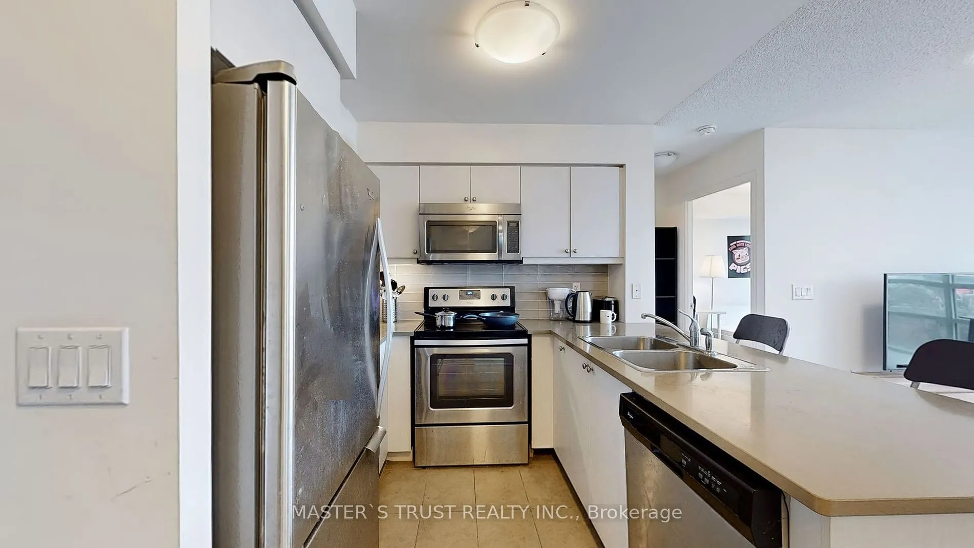 25 Lower Simcoe St, #809