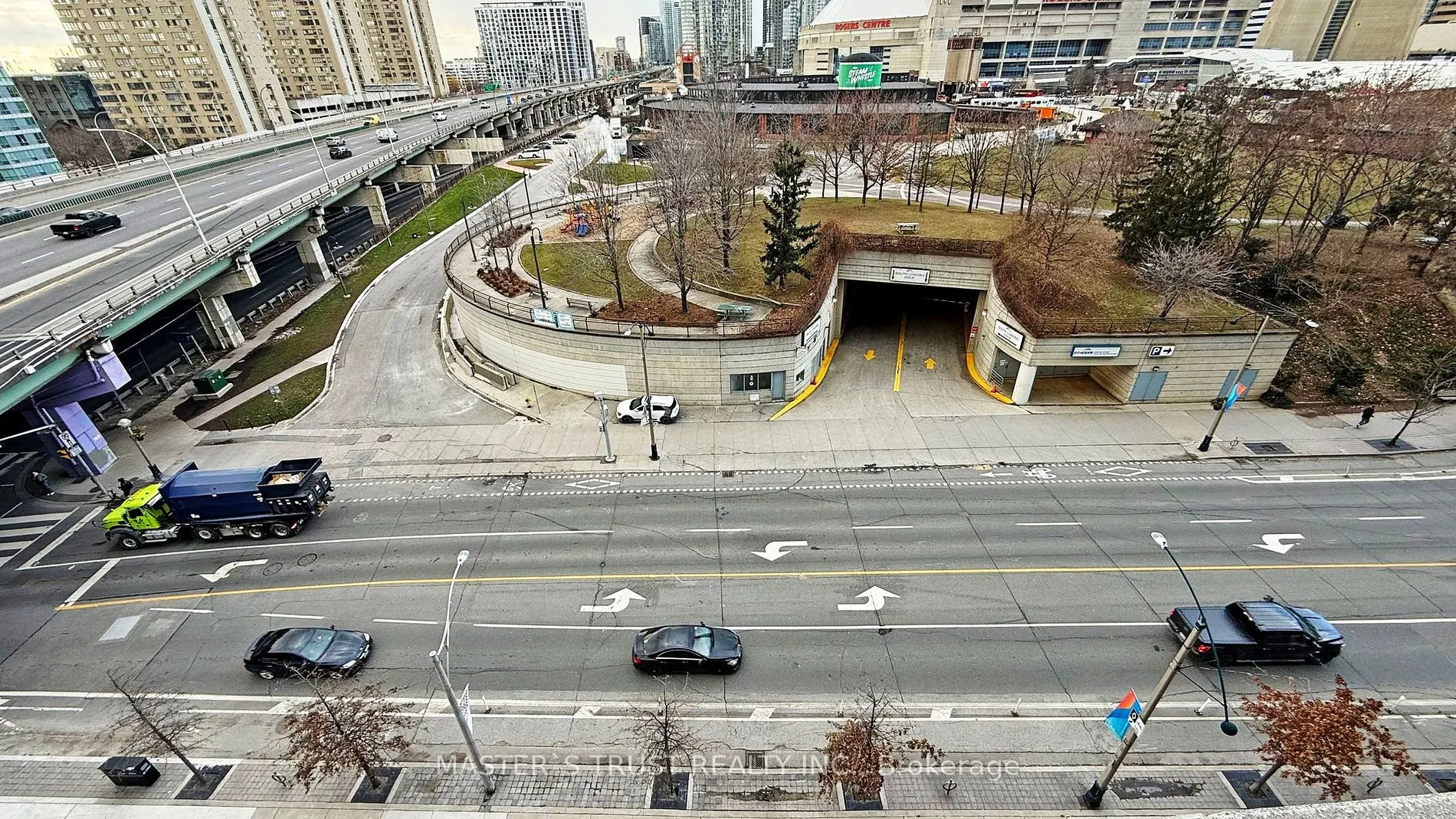 25 Lower Simcoe St, #809