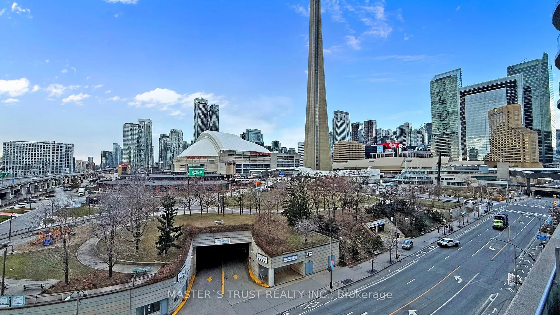 25 Lower Simcoe St, #809