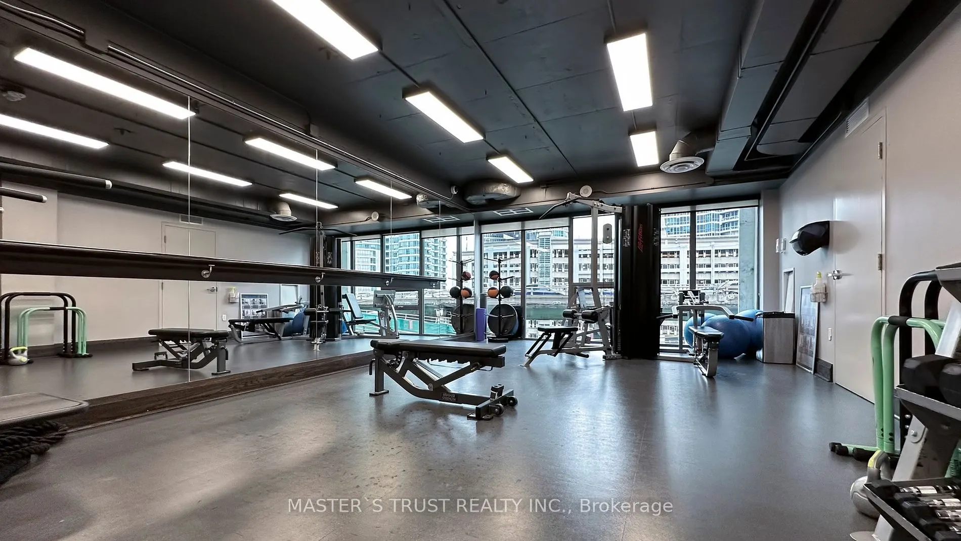 25 Lower Simcoe St, #809