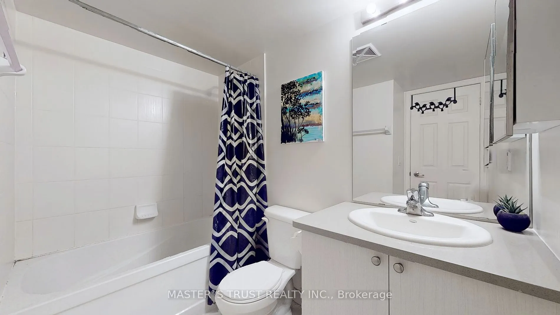 25 Lower Simcoe St, #809