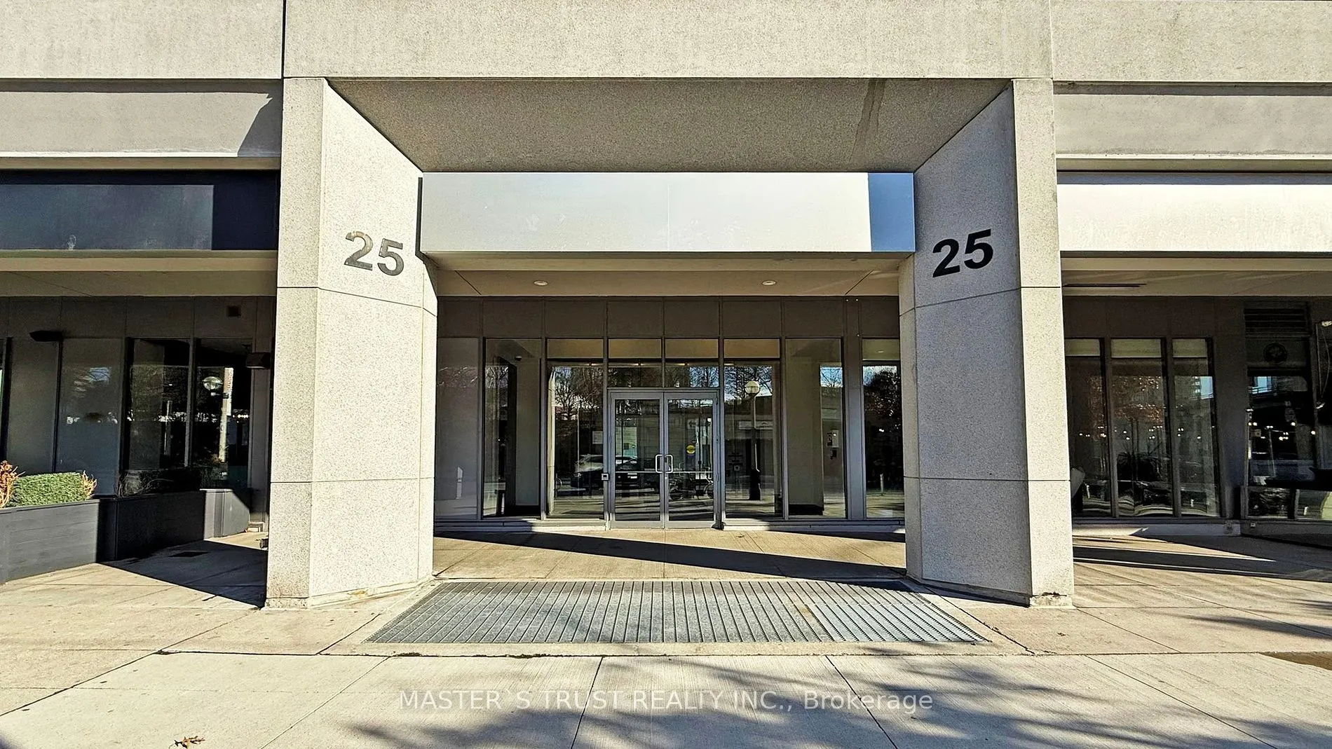 25 Lower Simcoe St, #809