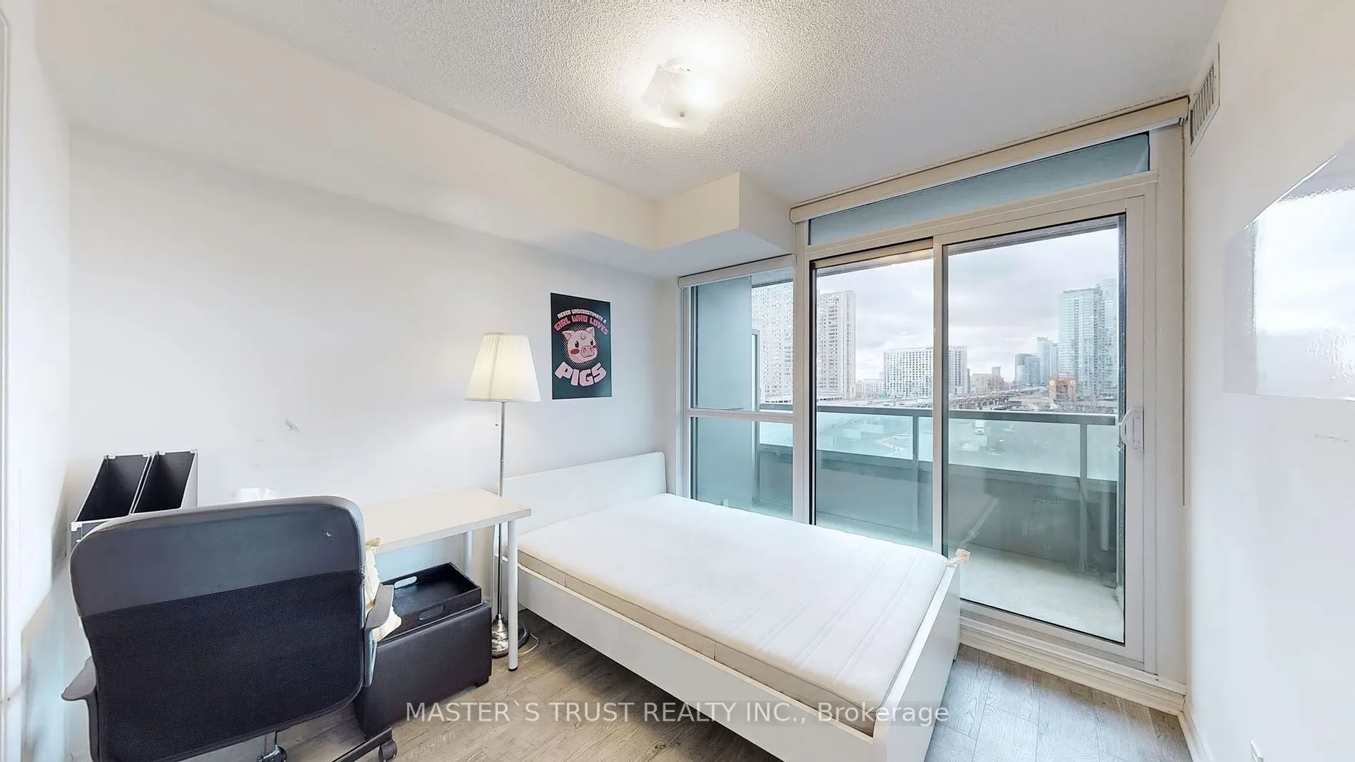25 Lower Simcoe St, #809