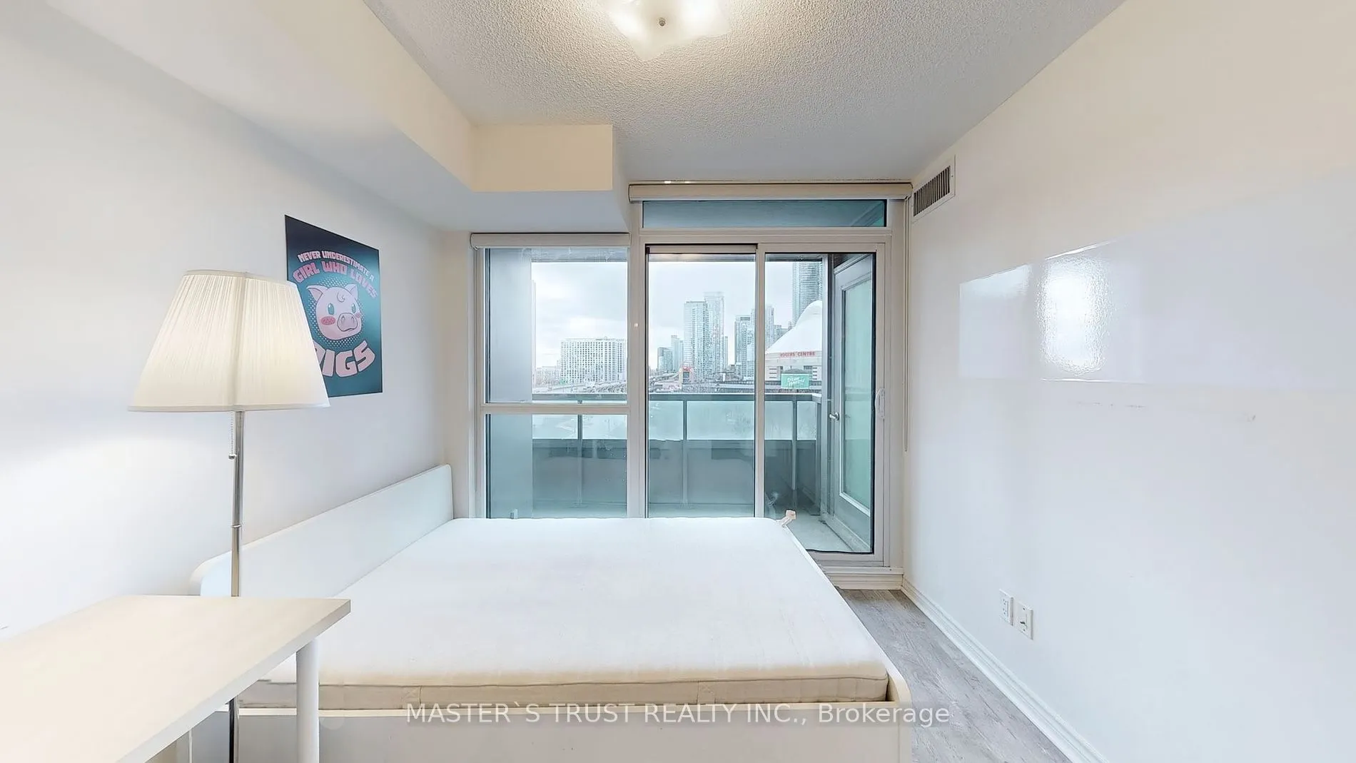 25 Lower Simcoe St, #809