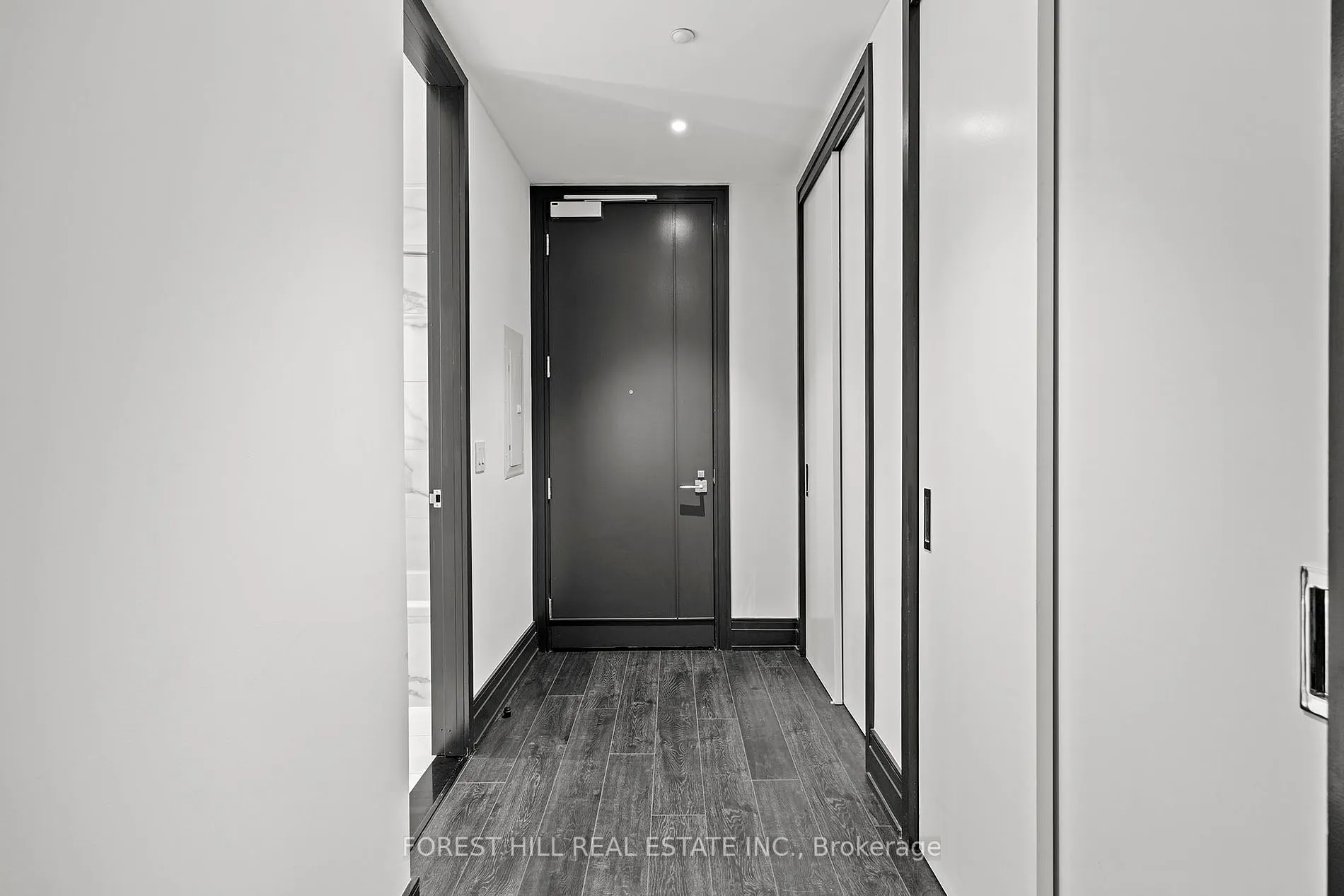 2 Avenue Rd, #601