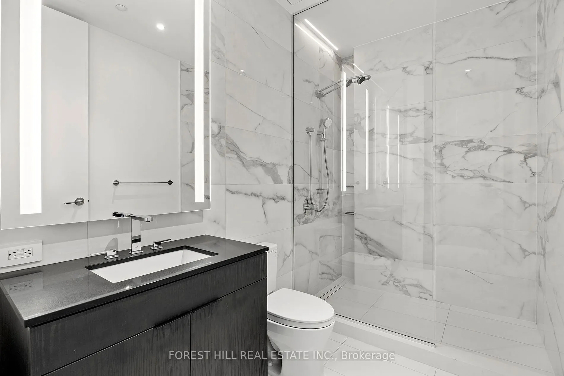 2 Avenue Rd, #601