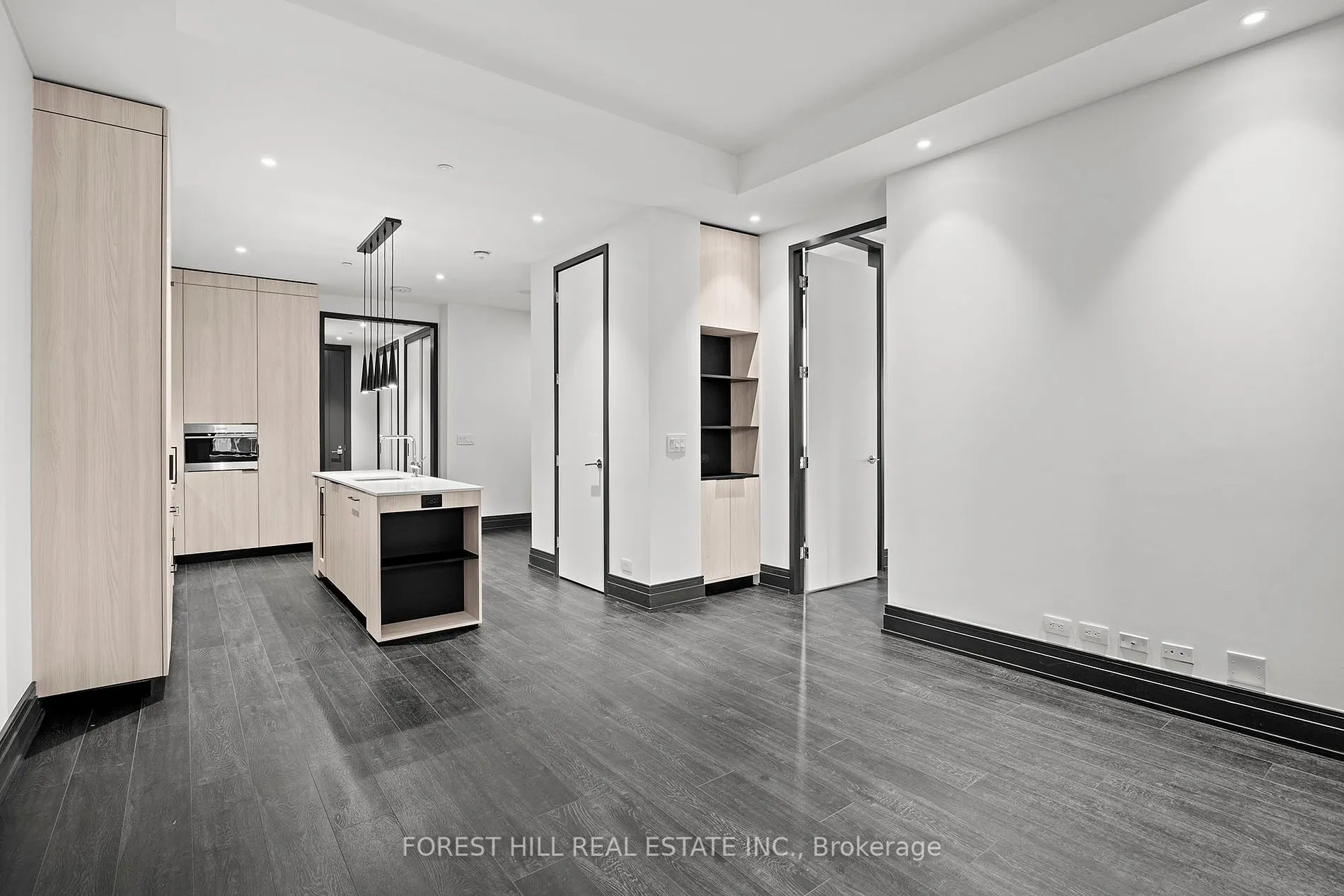 2 Avenue Rd, #601
