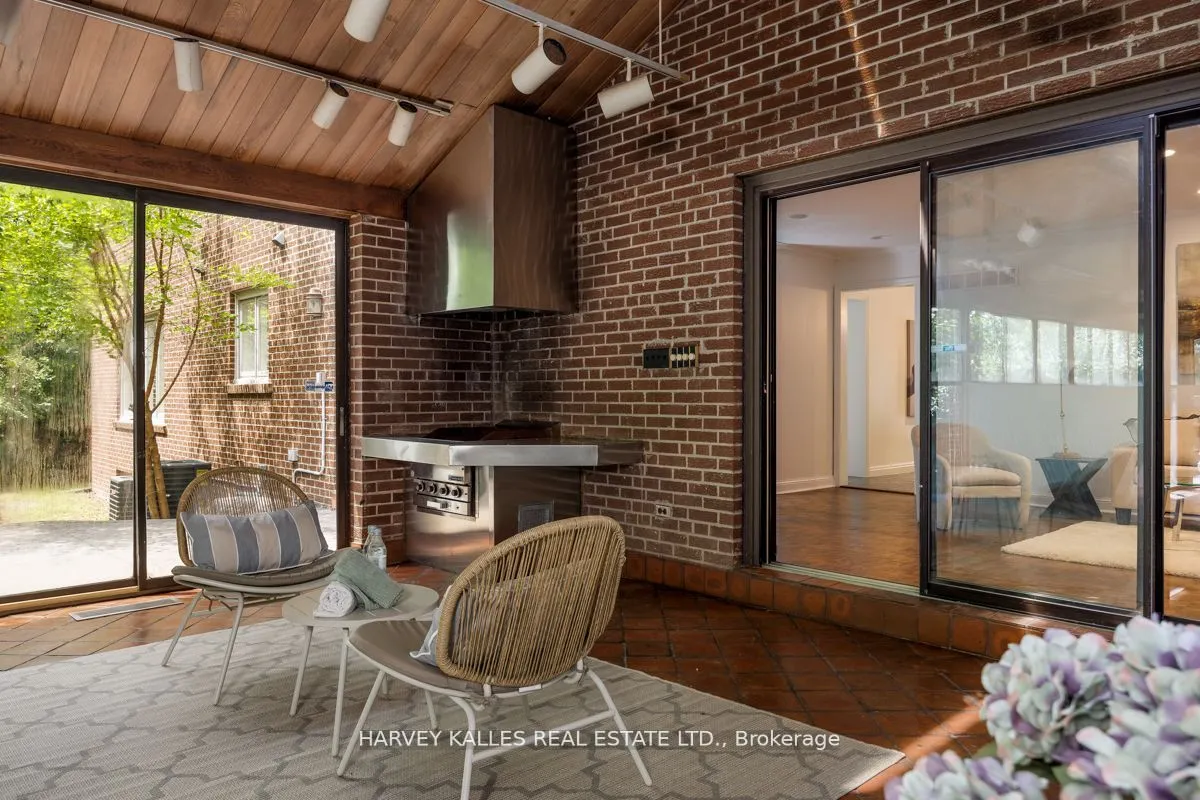 15 Old Colony Rd