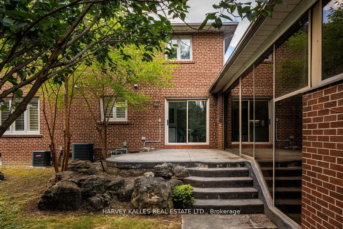 15 Old Colony Rd