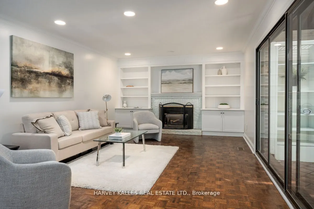 15 Old Colony Rd