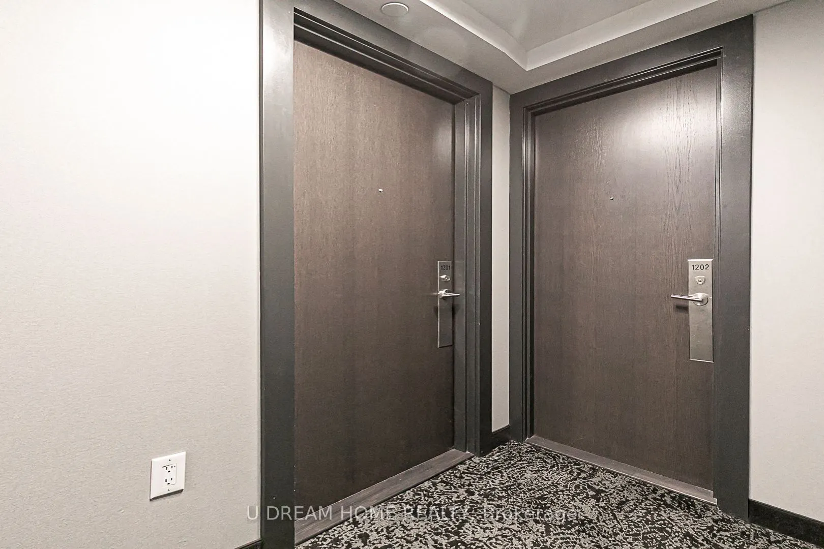 219 Dundas St E, #1201