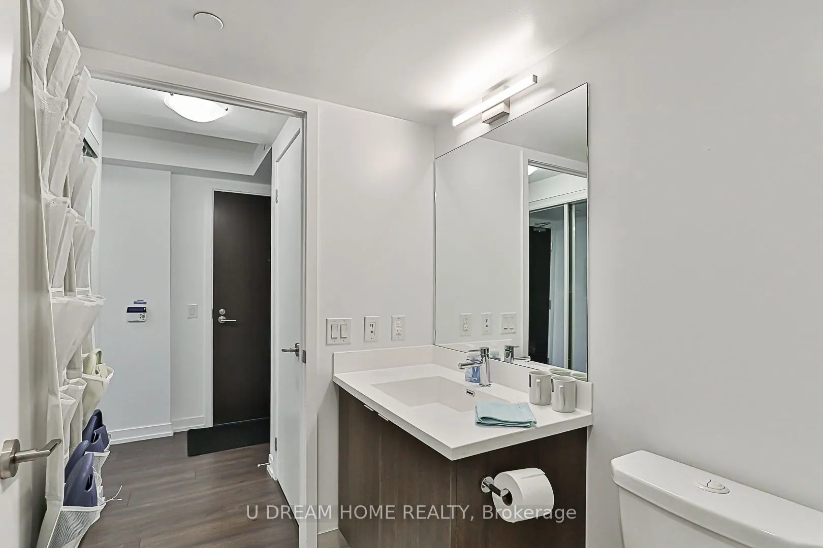 219 Dundas St E, #1201
