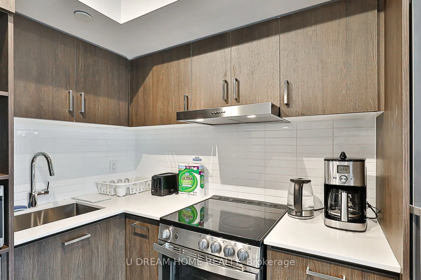 219 Dundas St E, #1201