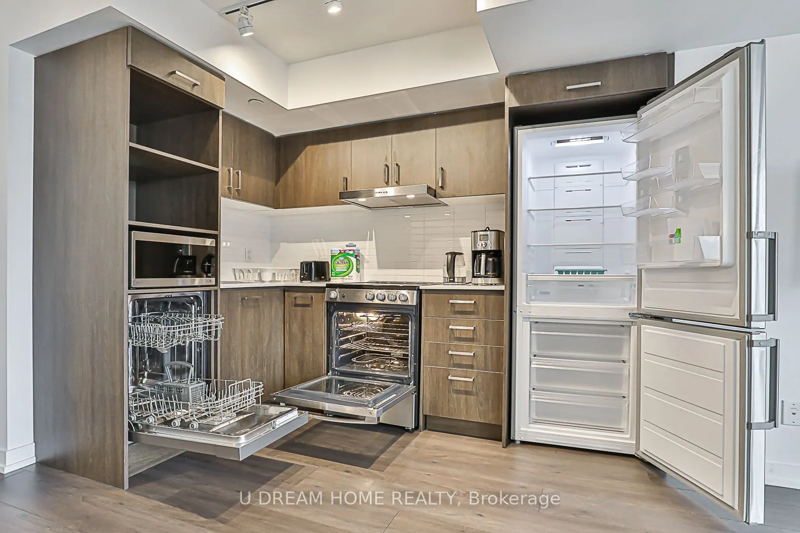 219 Dundas St E, #1201
