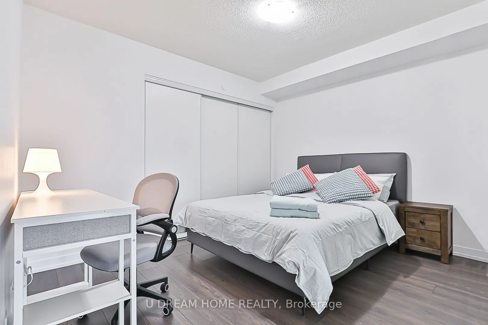 219 Dundas St E, #1201
