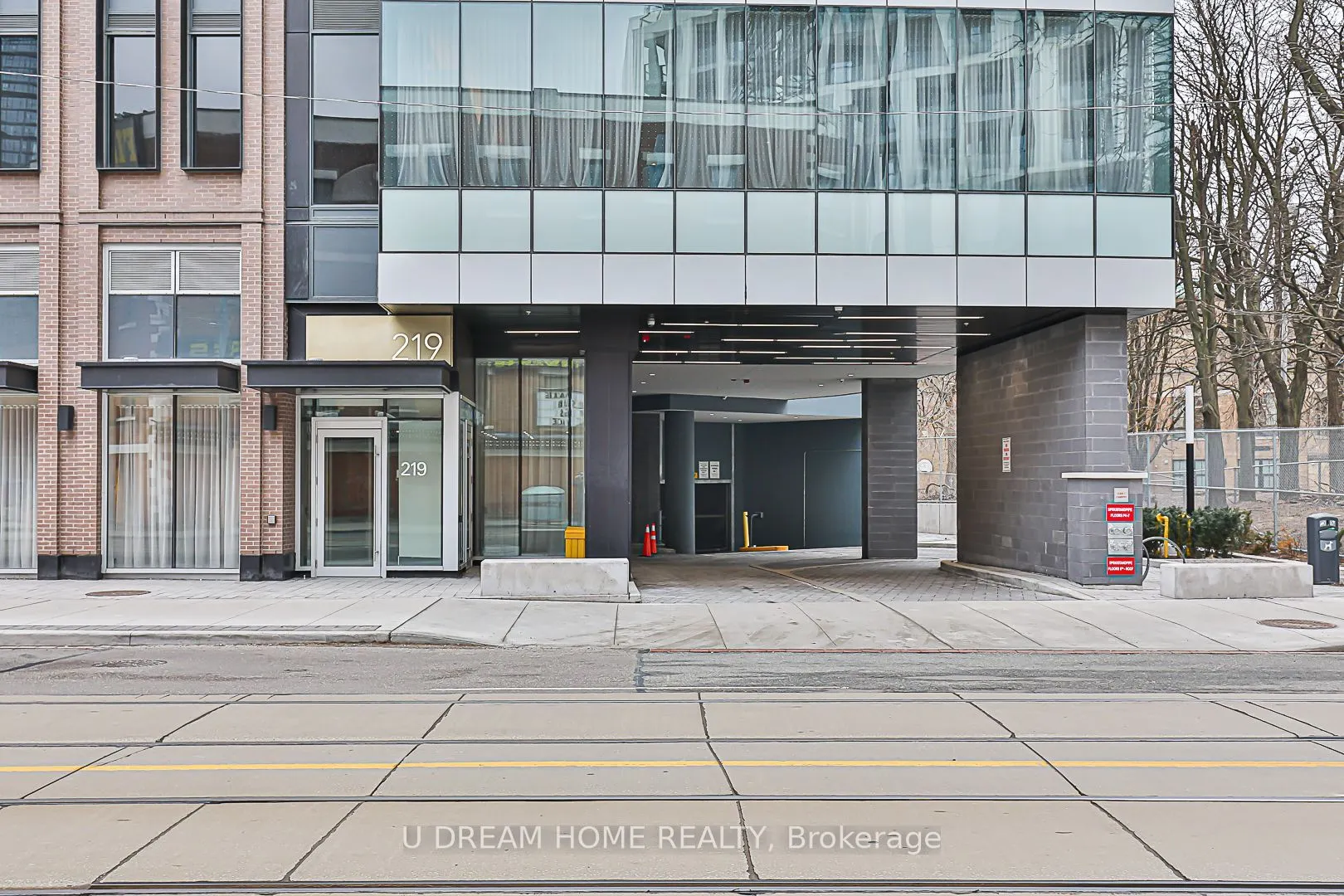 219 Dundas St E, #1201