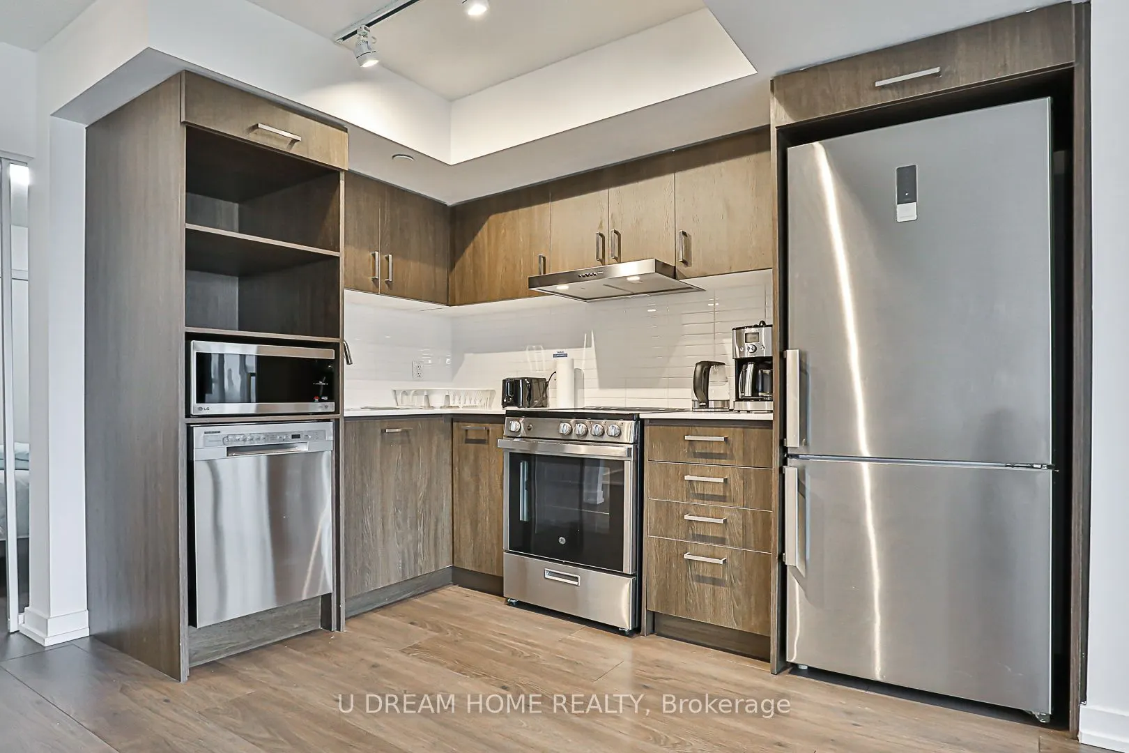 219 Dundas St E, #1201