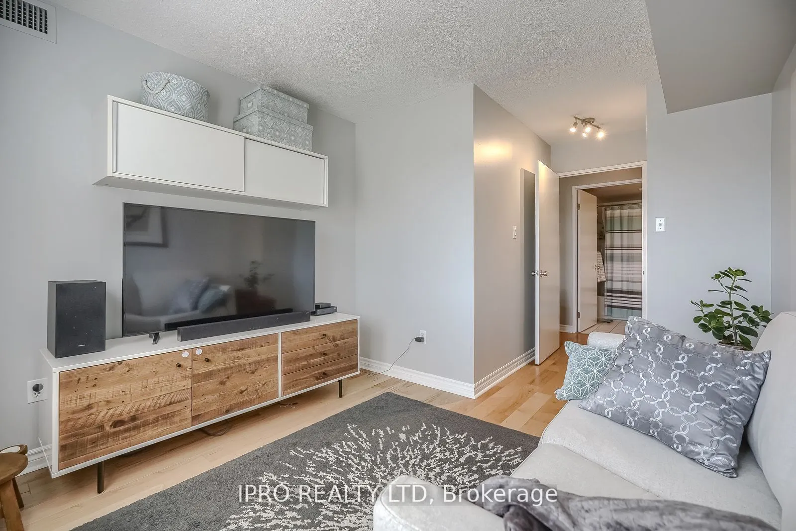 70 Mill St, #410
