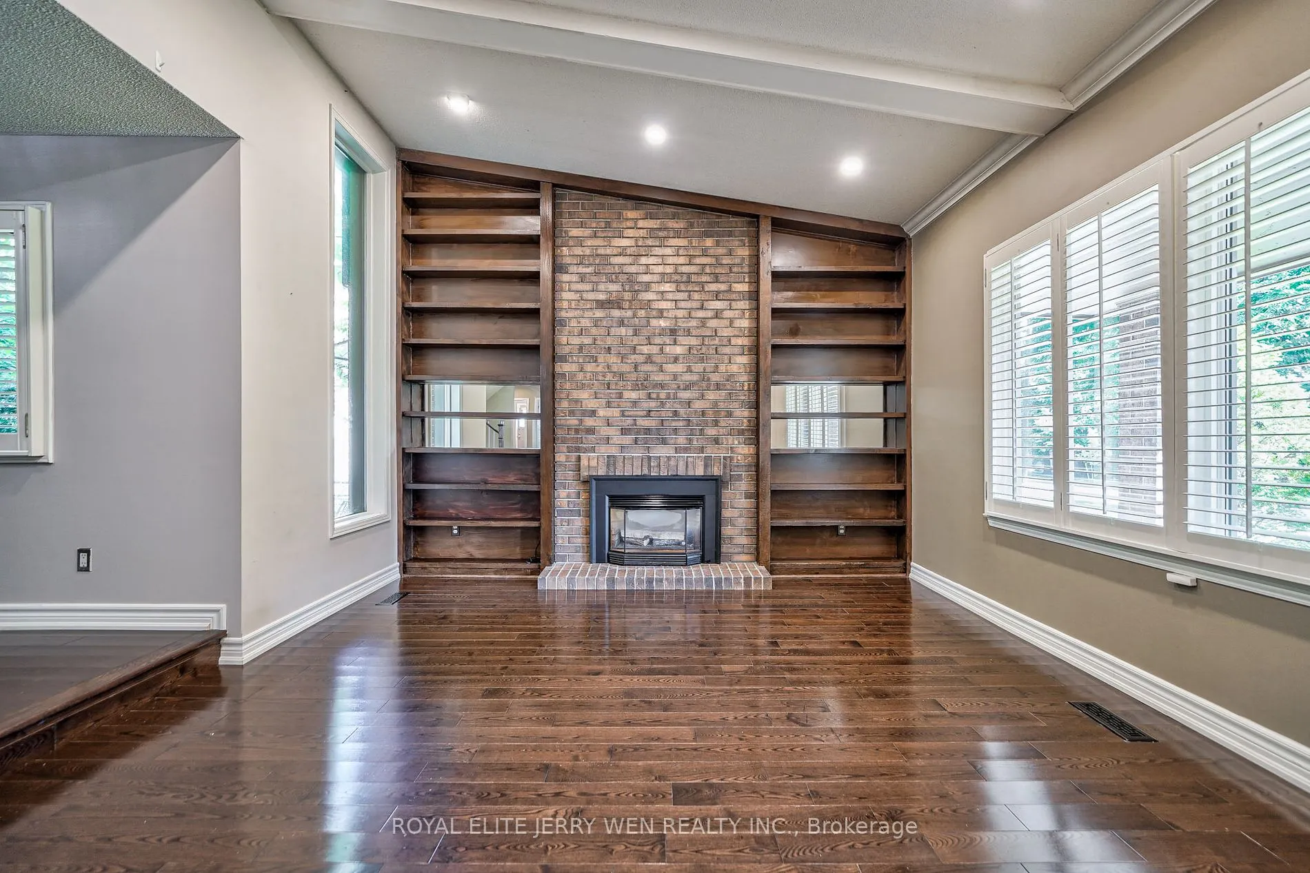 10 Mellowood Dr