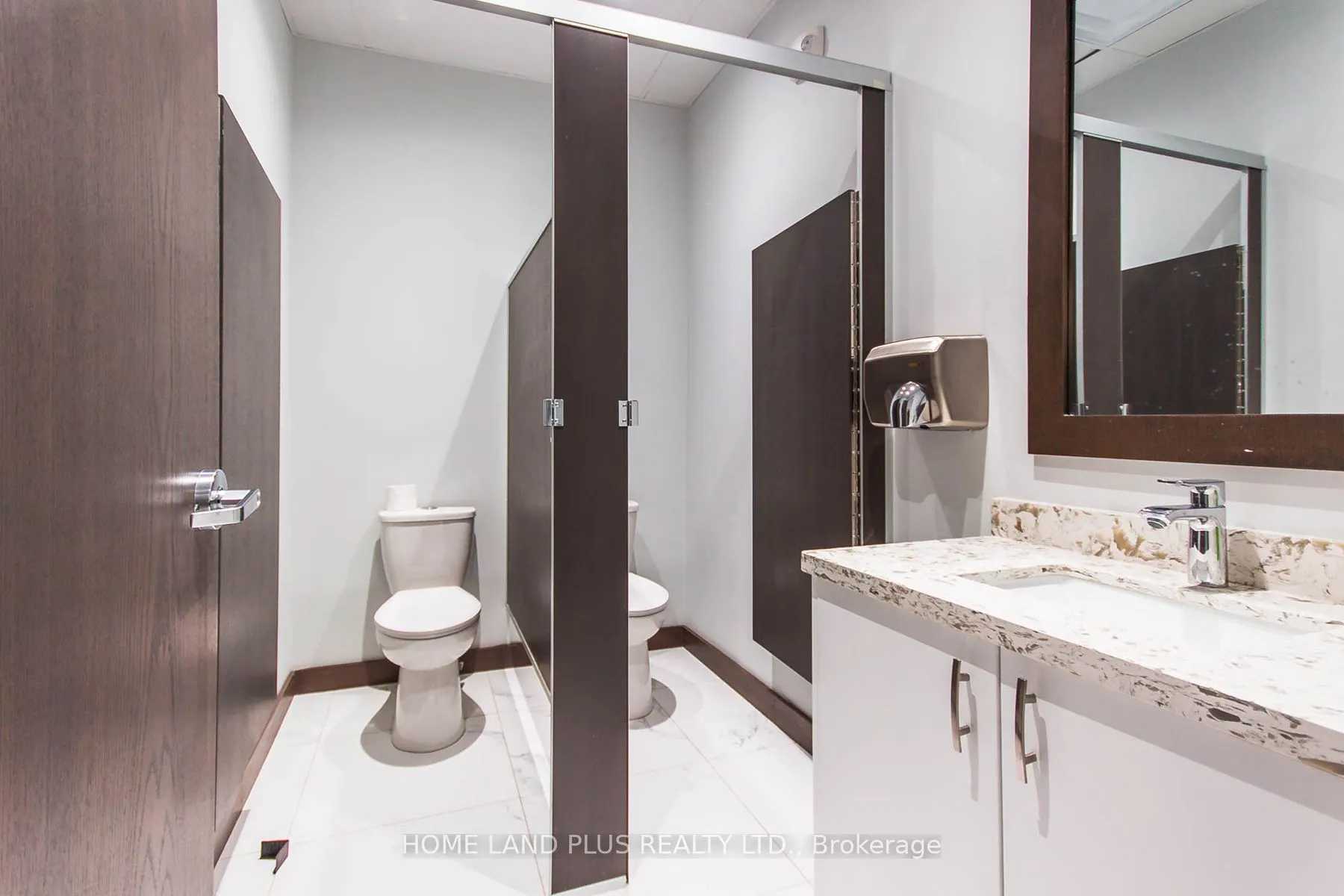 6174 Yonge St, #201