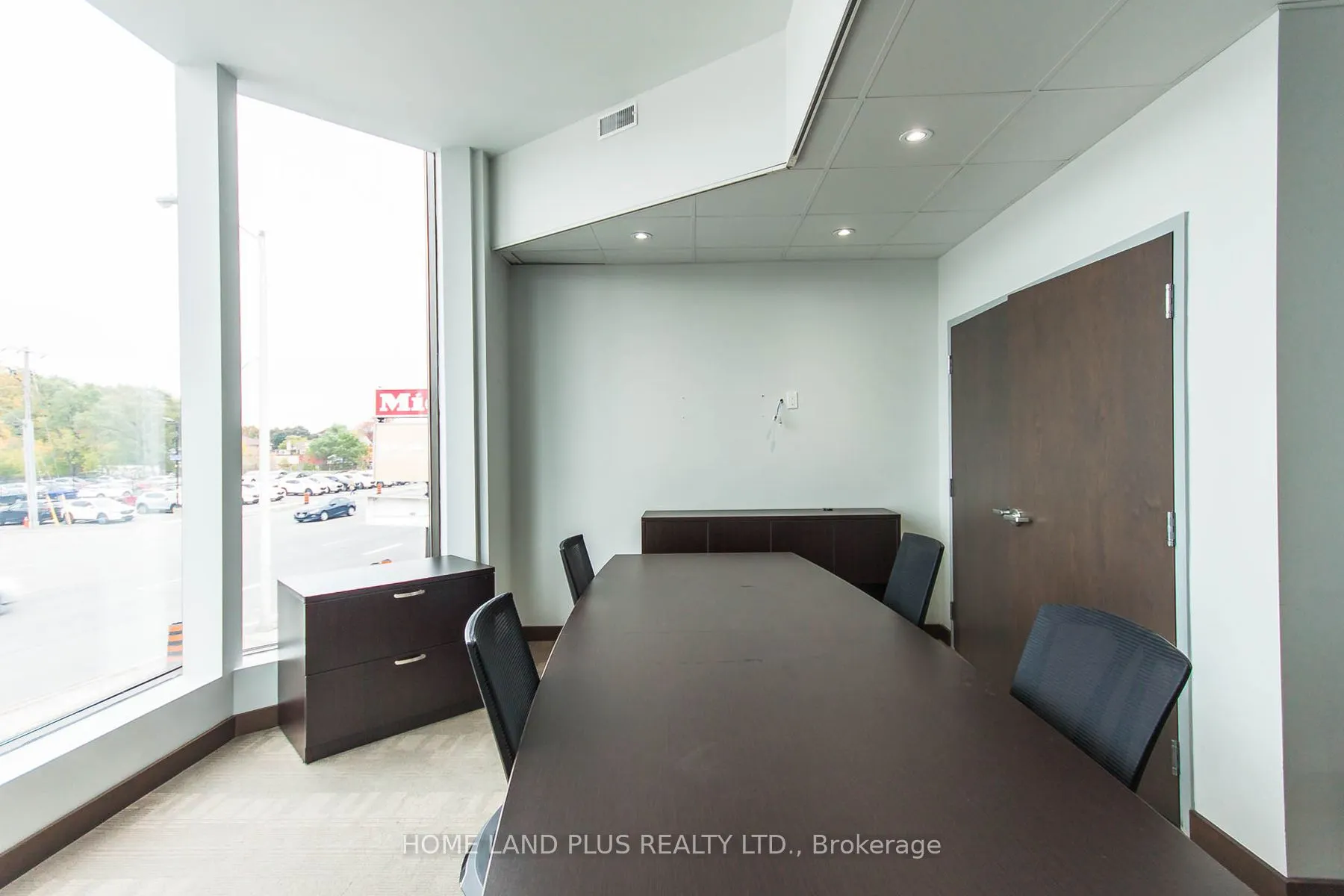 6174 Yonge St, #201