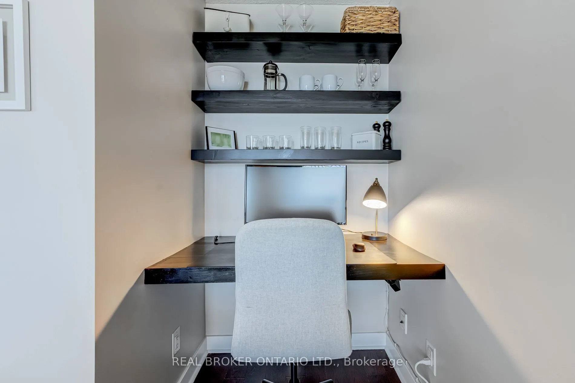 320 Richmond St E, #1516