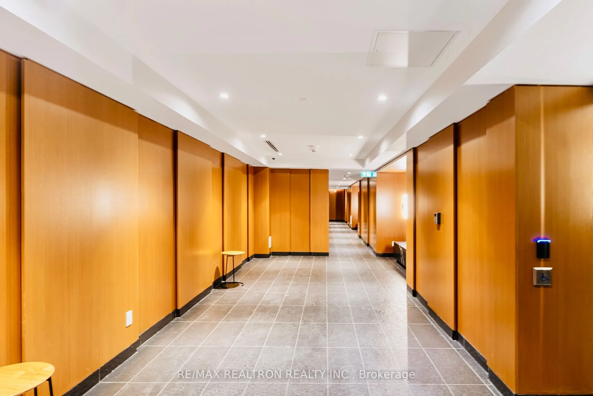 2221 Yonge St, #2911