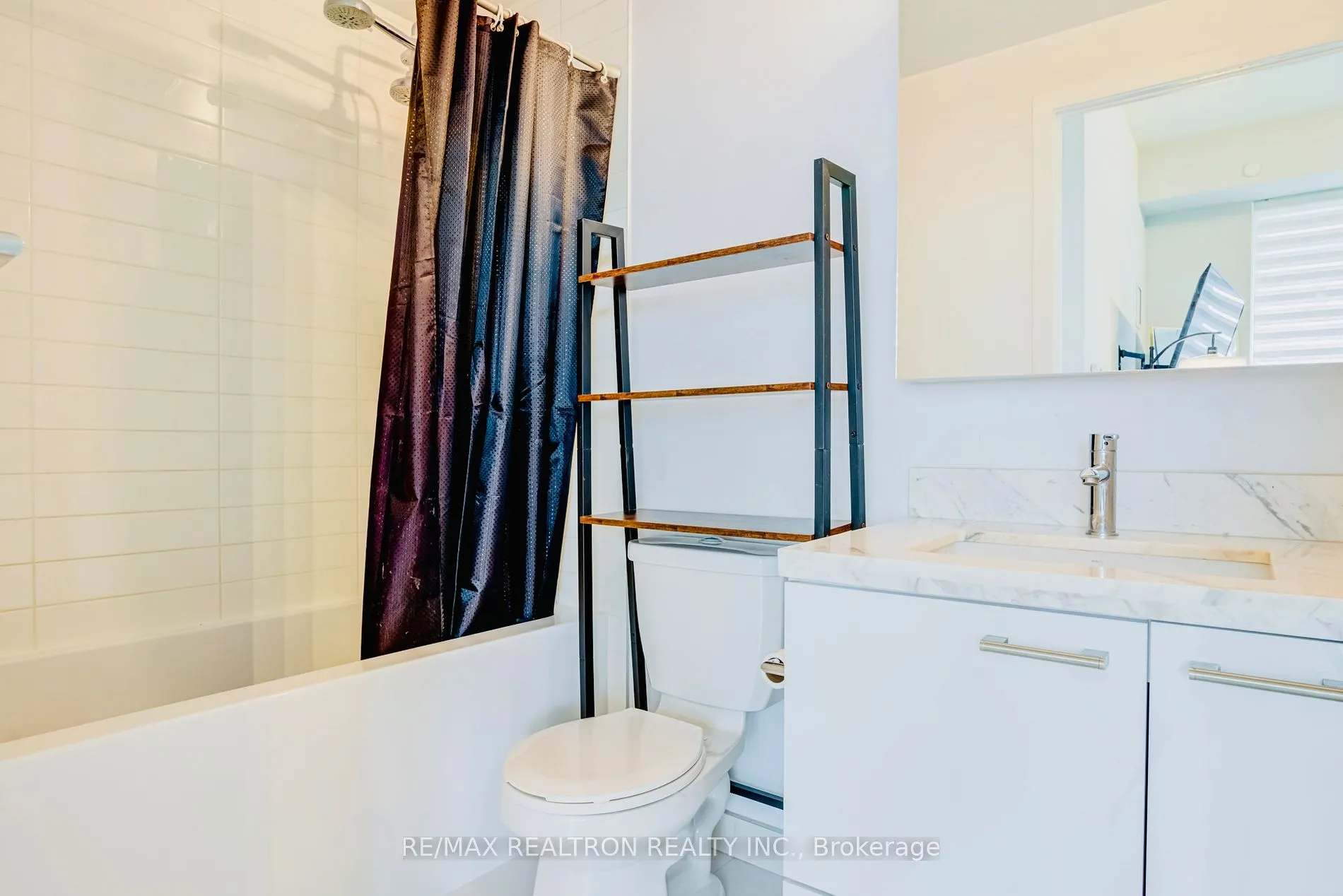 2221 Yonge St, #2911