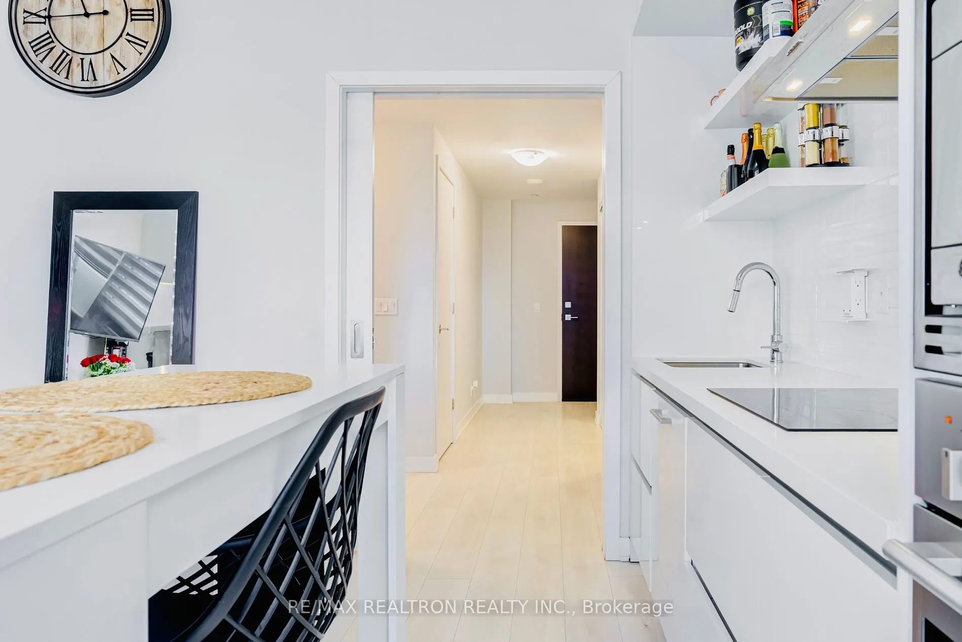 2221 Yonge St, #2911