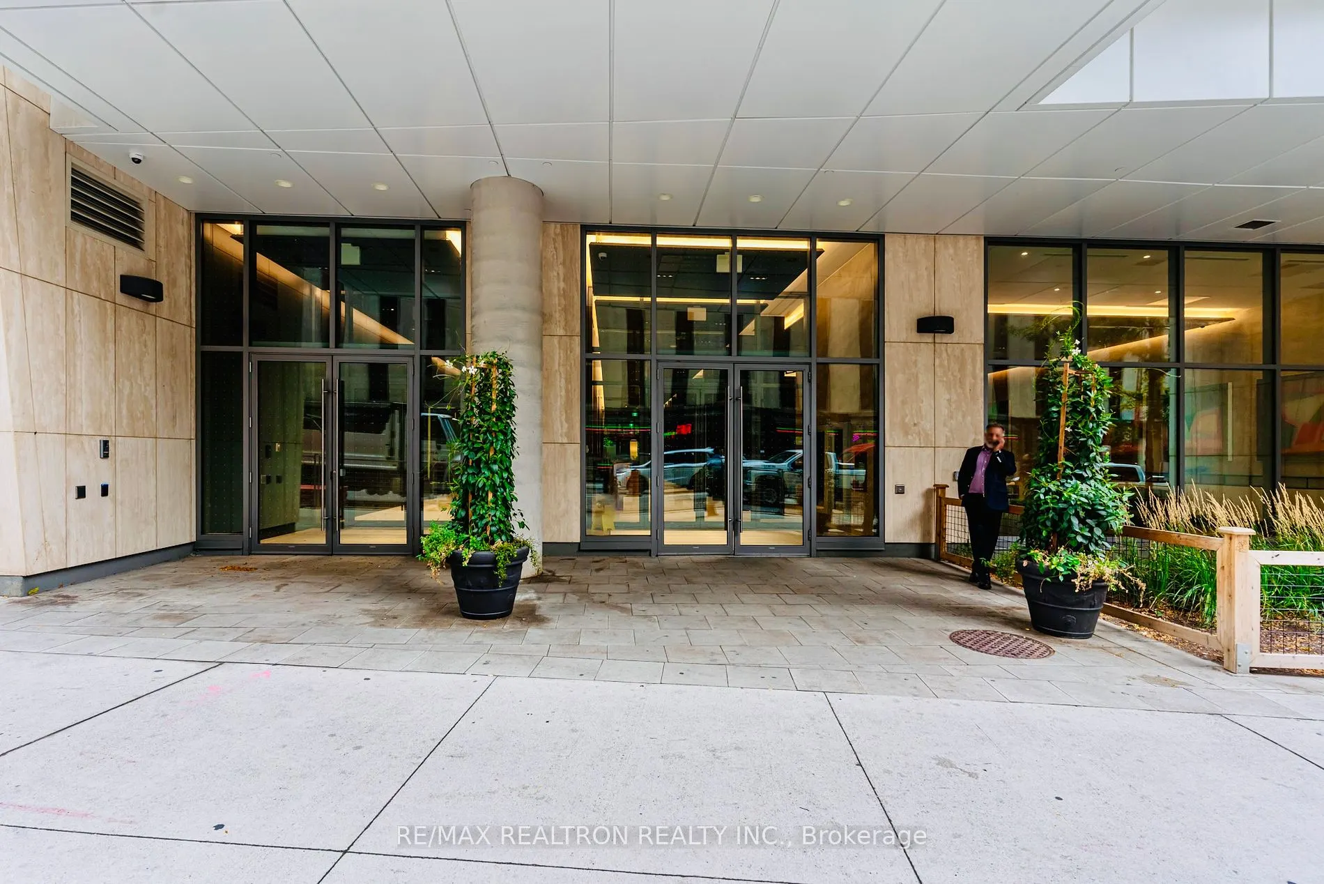 2221 Yonge St, #2911