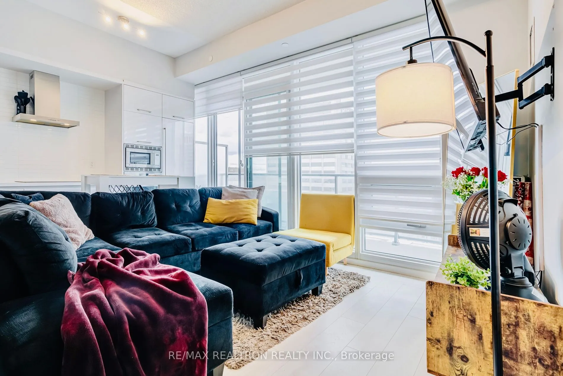 2221 Yonge St, #2911
