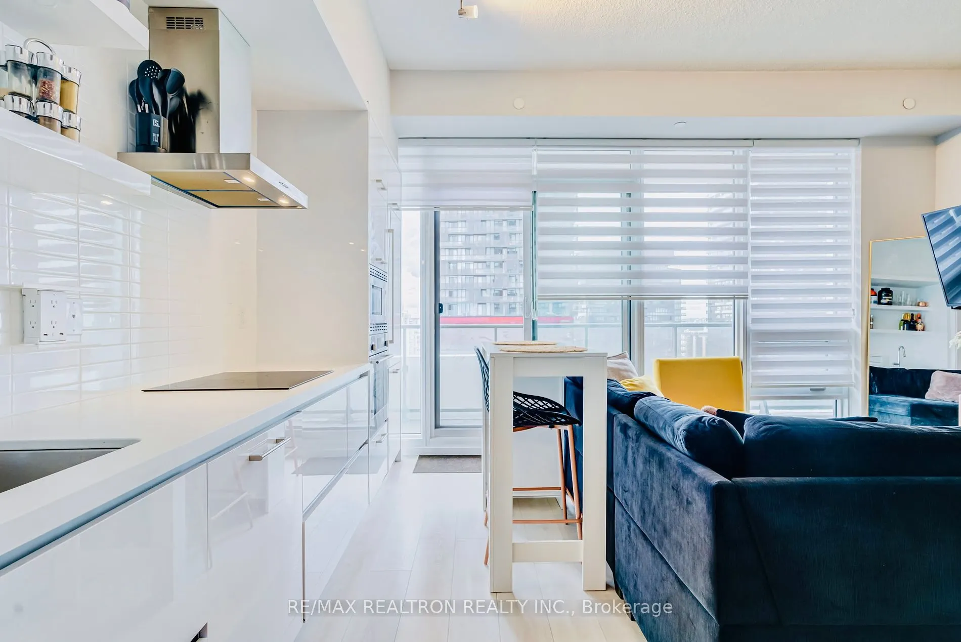2221 Yonge St, #2911