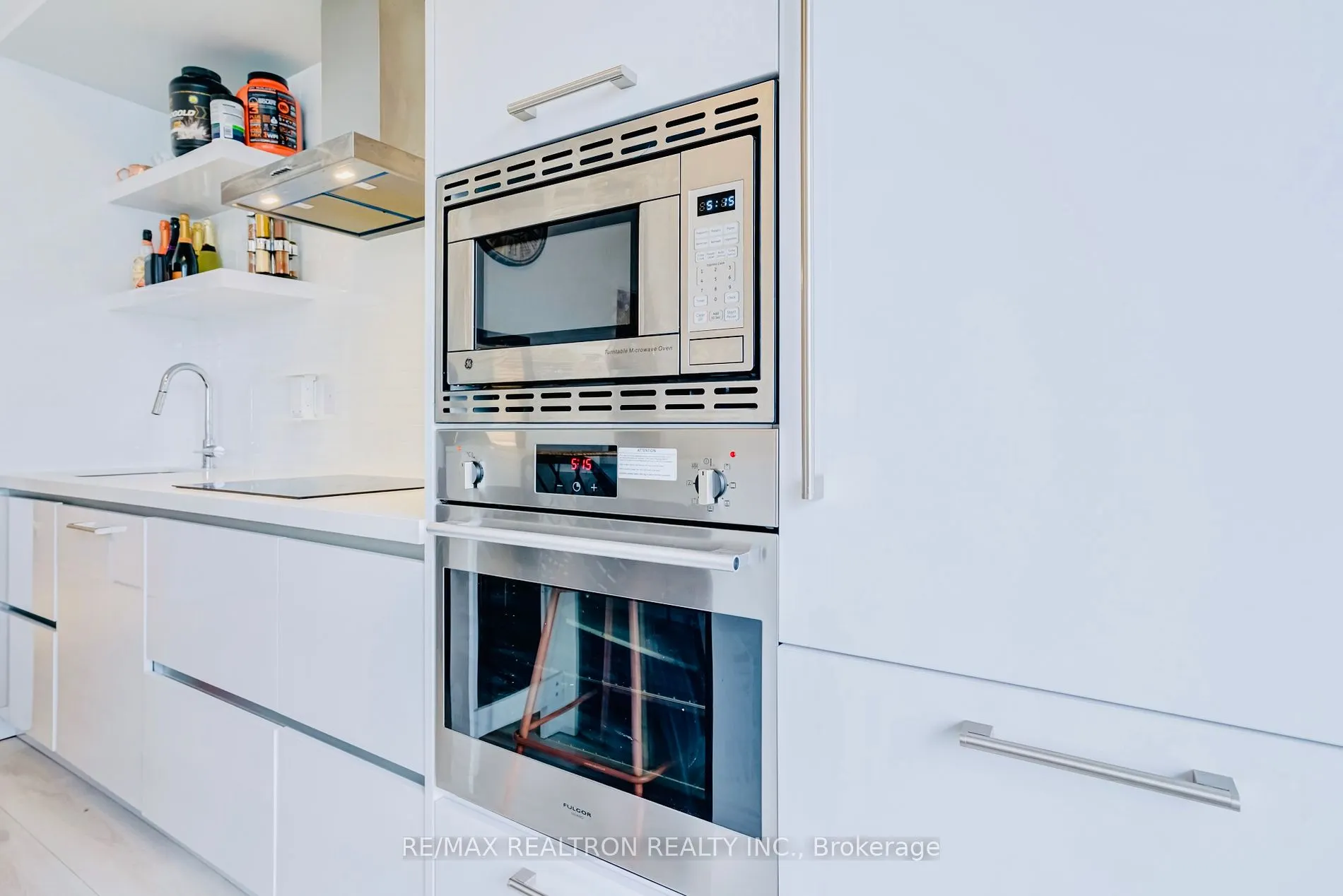2221 Yonge St, #2911