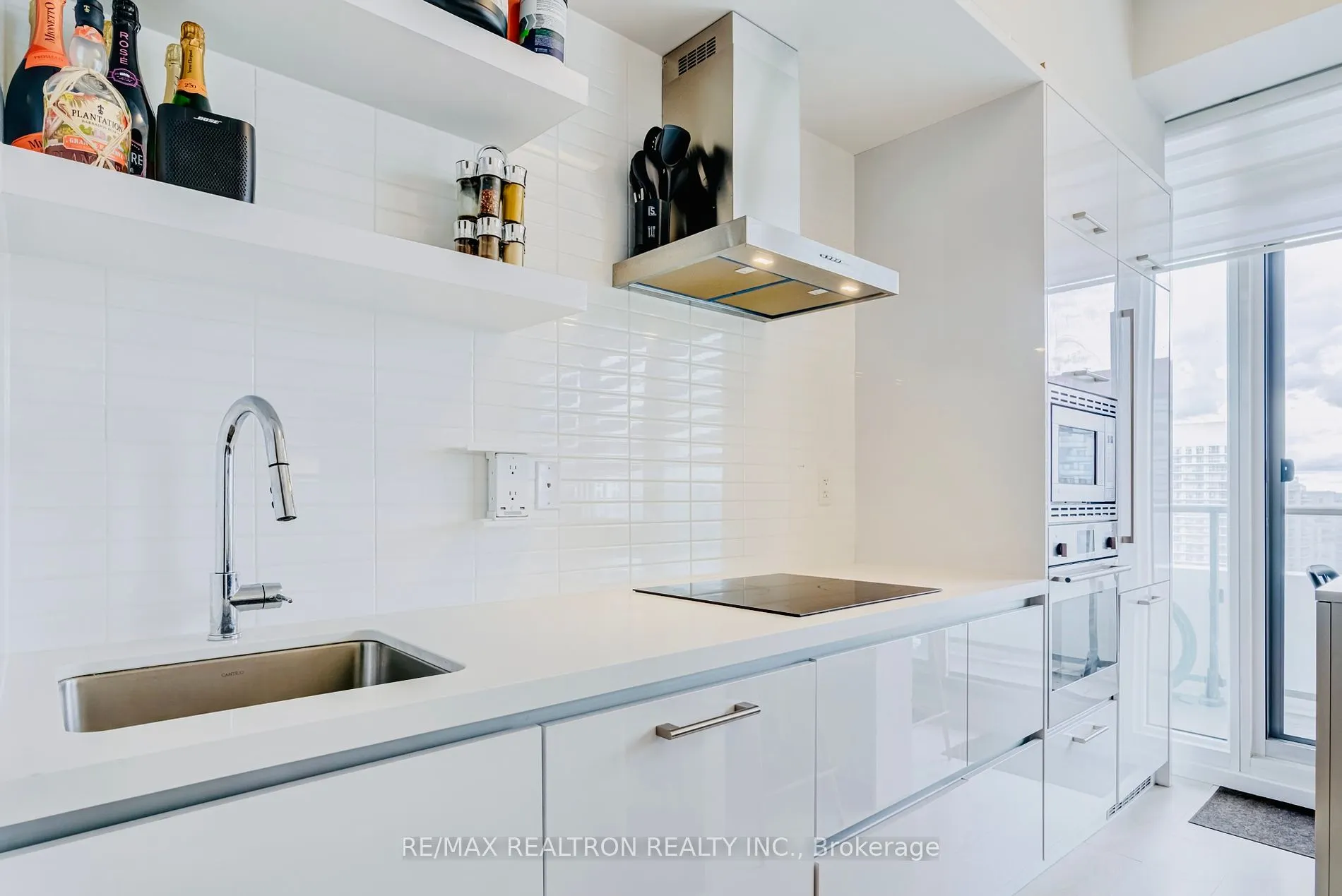 2221 Yonge St, #2911