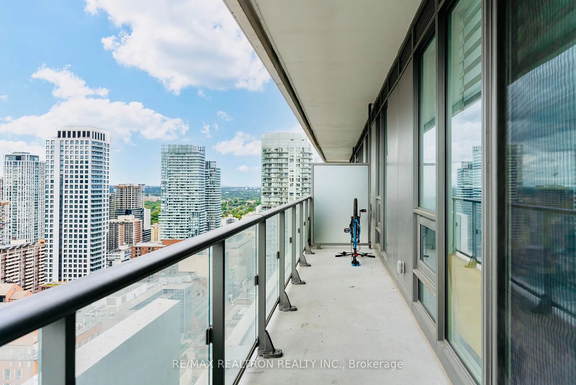 2221 Yonge St, #2911
