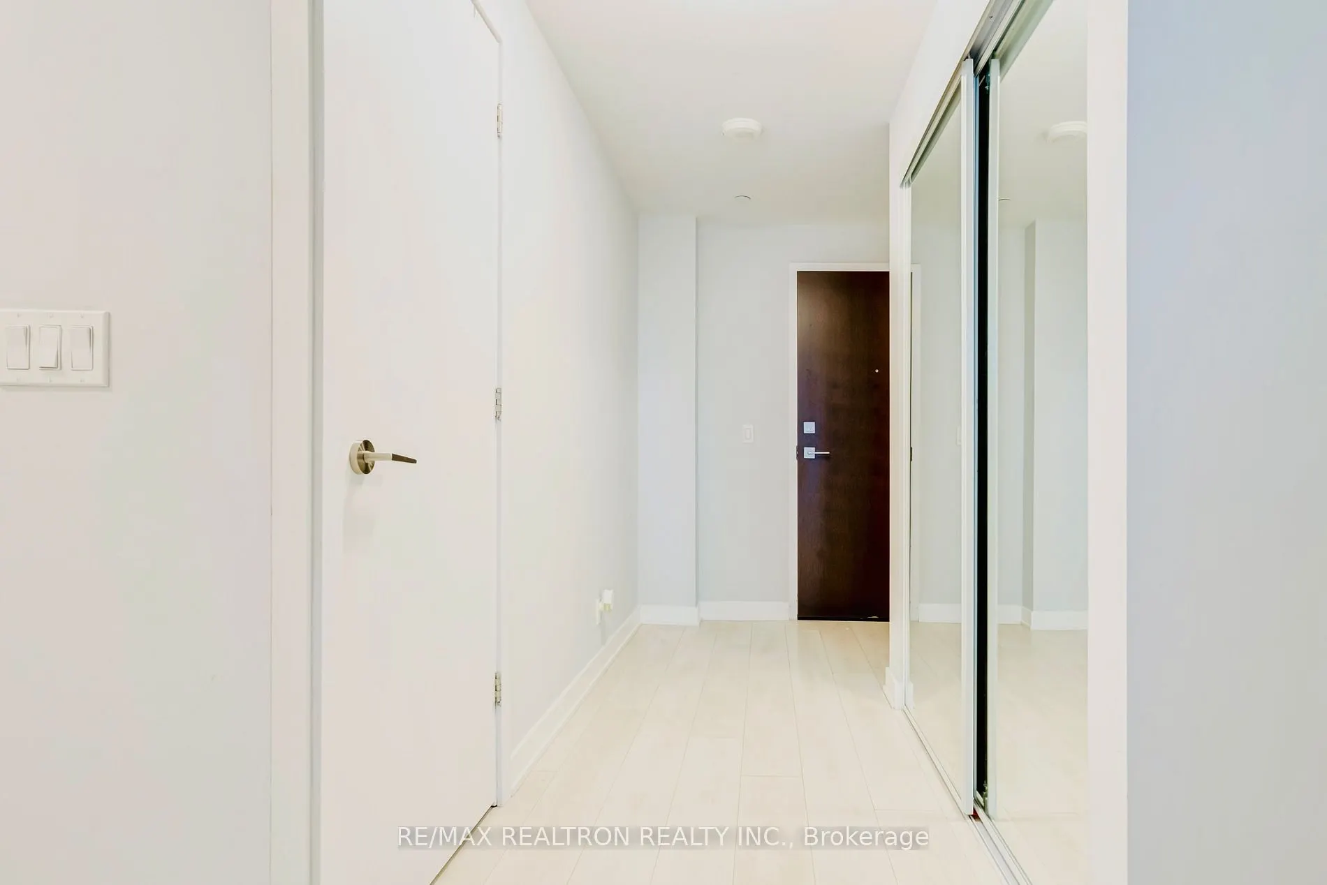 2221 Yonge St, #2911