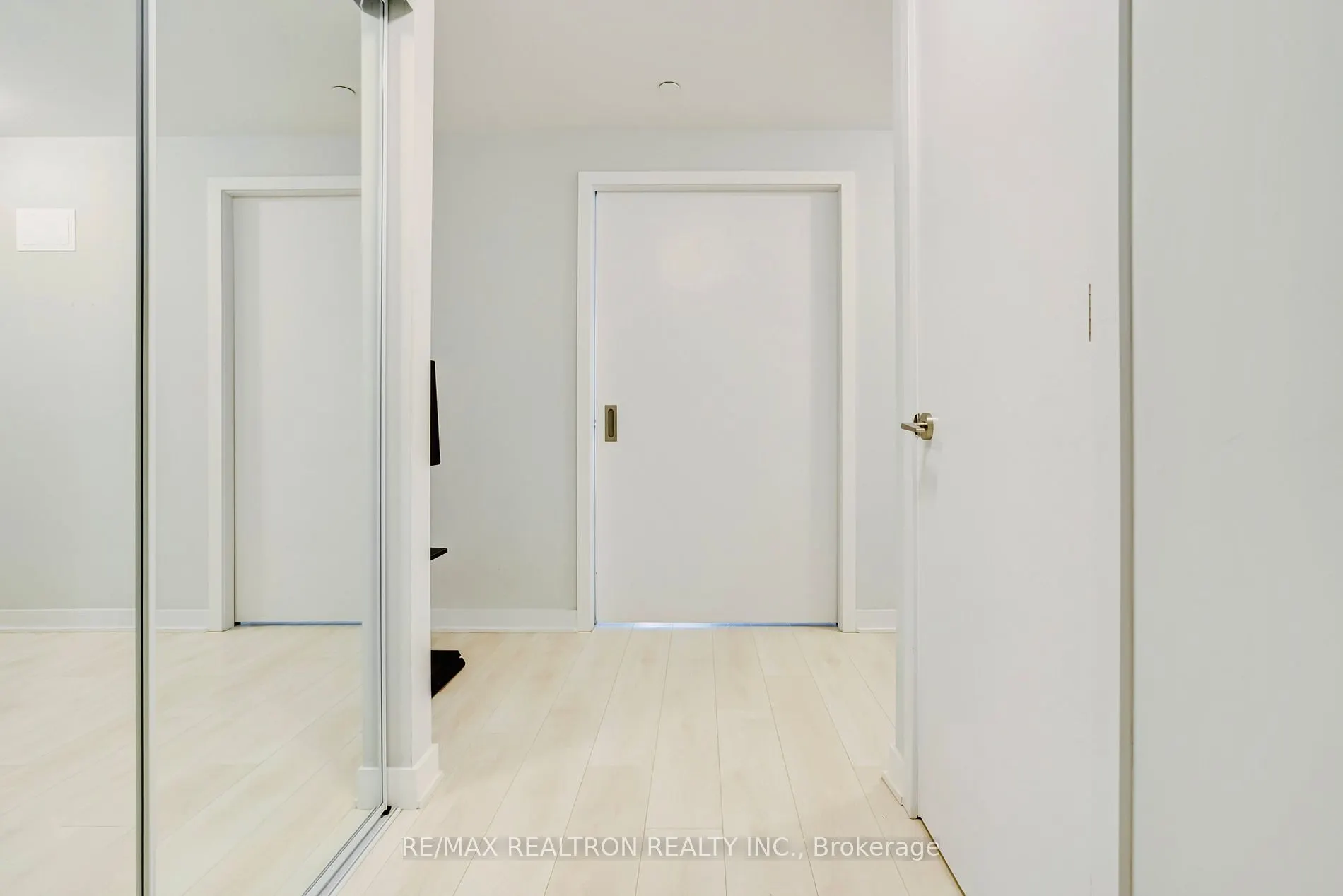 2221 Yonge St, #2911