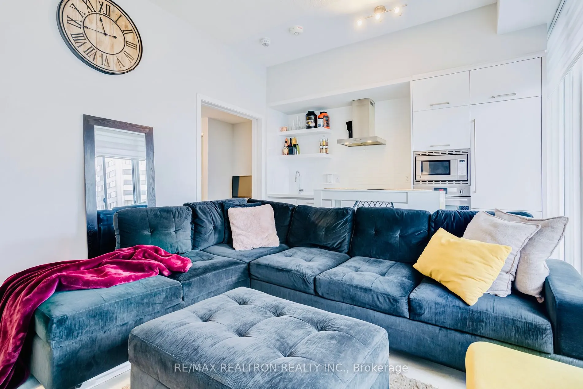 2221 Yonge St, #2911