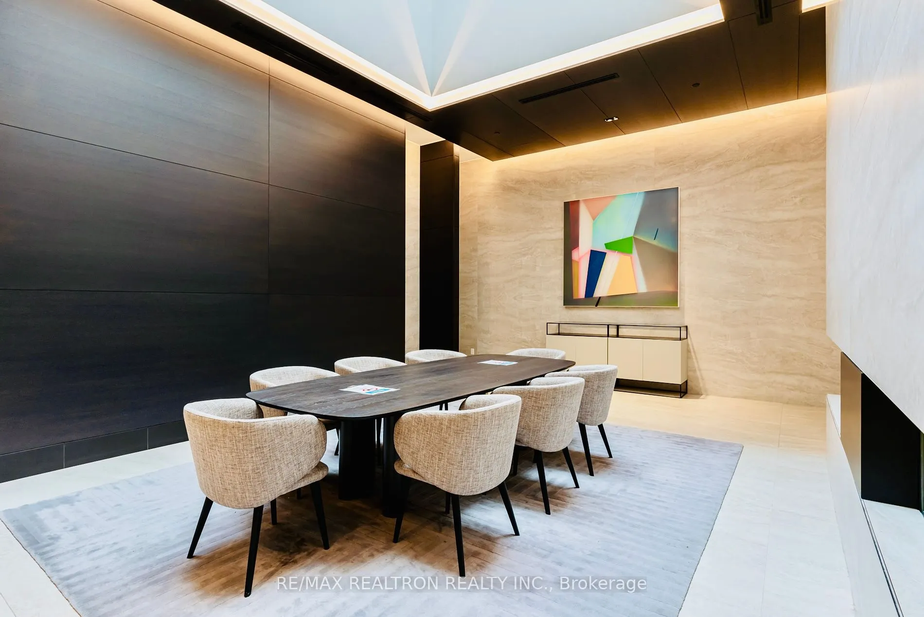 2221 Yonge St, #2911