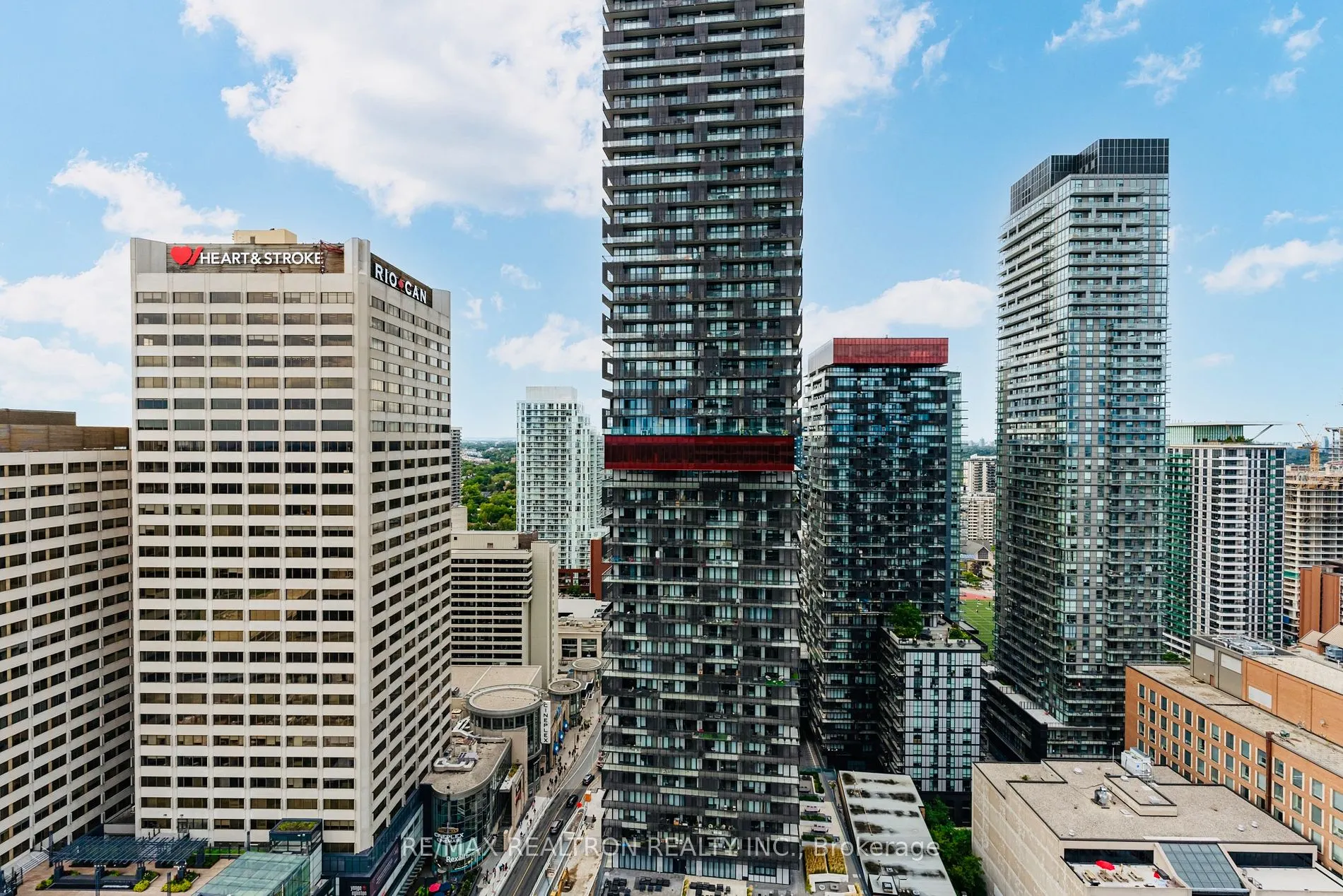 2221 Yonge St, #2911