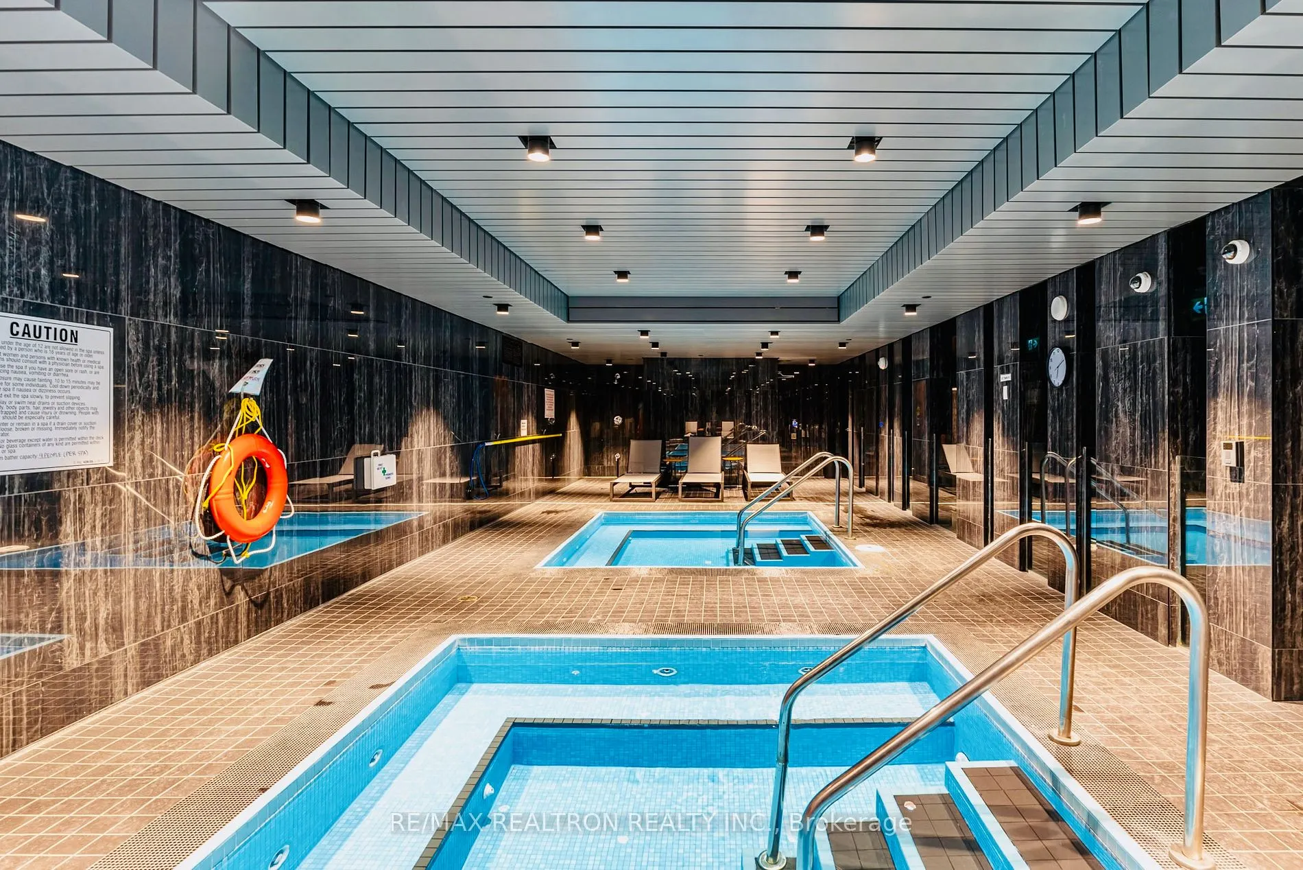 2221 Yonge St, #2911
