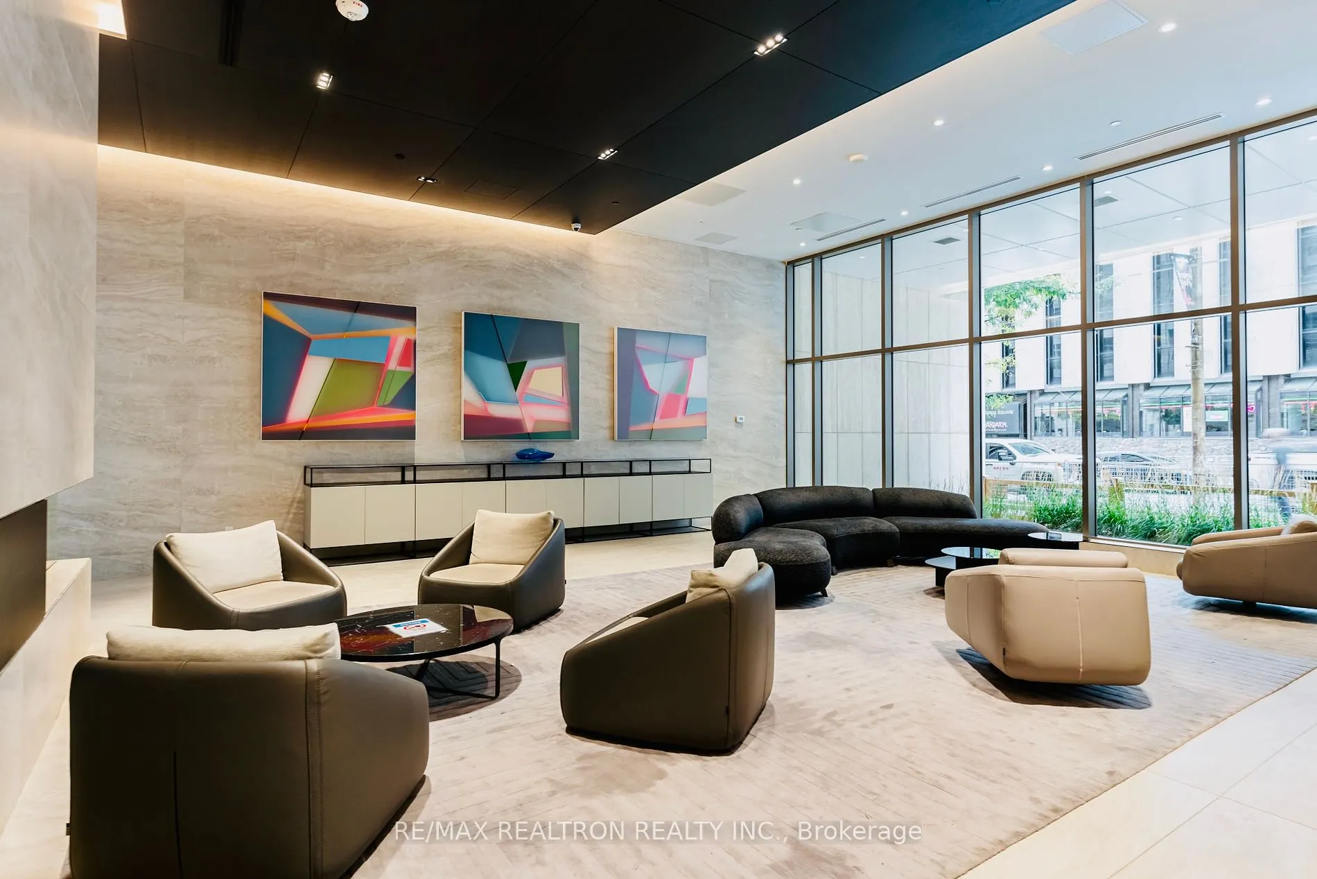 2221 Yonge St, #2911